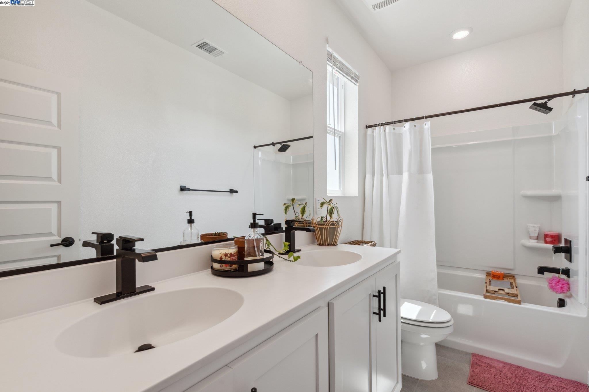 Detail Gallery Image 18 of 43 For 17451 Graceada Ln, Lathrop,  CA 95330 - 4 Beds | 3 Baths