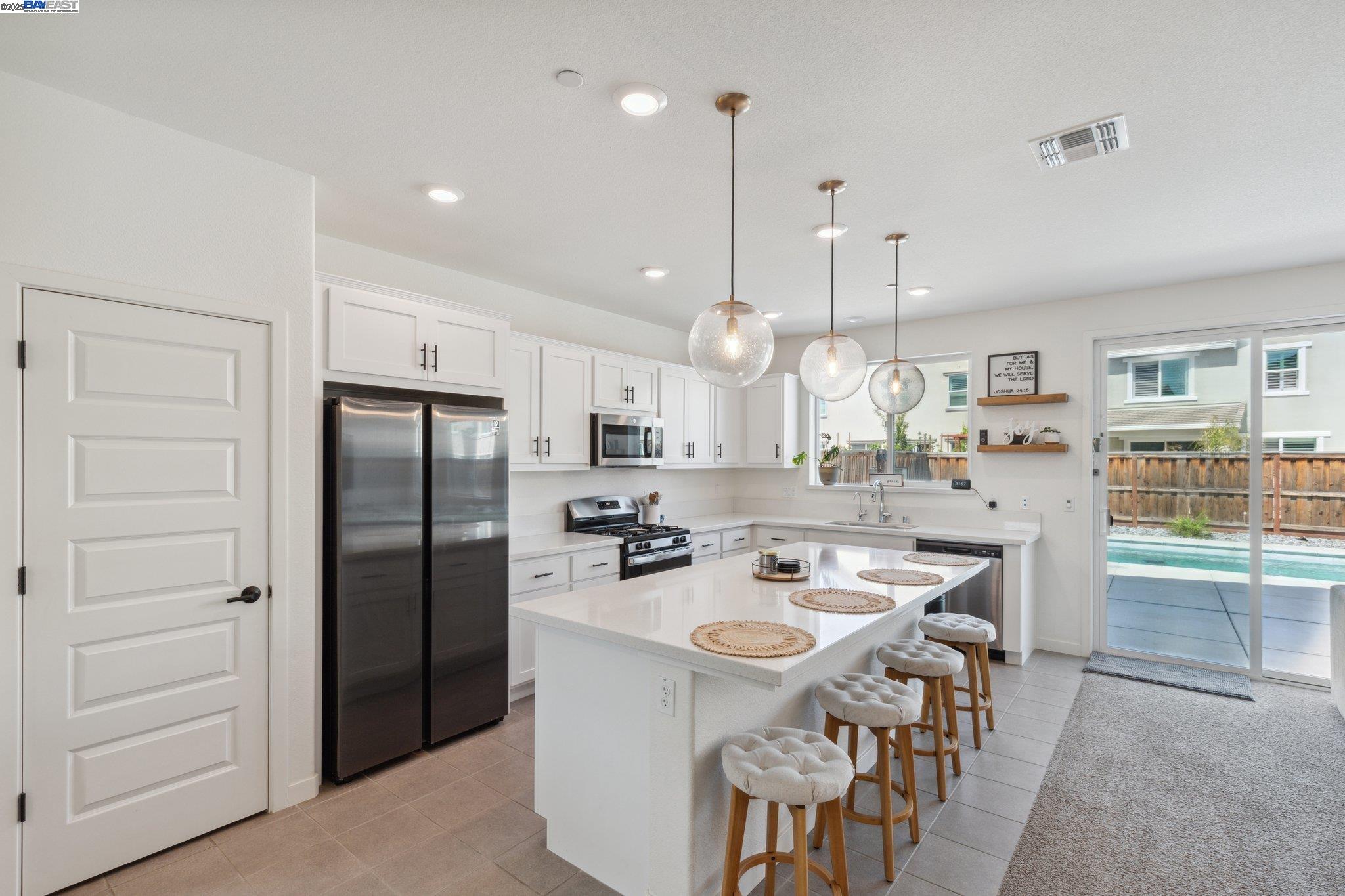 Detail Gallery Image 8 of 43 For 17451 Graceada Ln, Lathrop,  CA 95330 - 4 Beds | 3 Baths