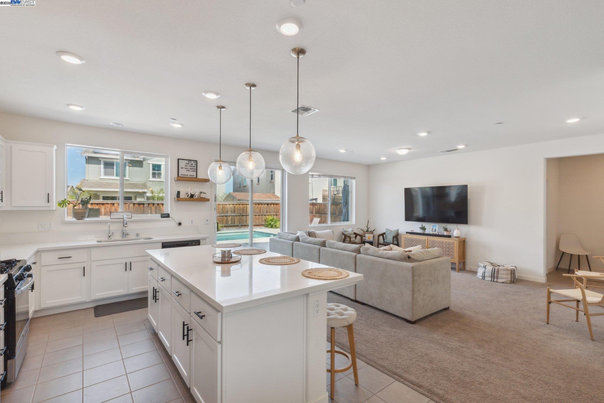 Detail Gallery Image 9 of 43 For 17451 Graceada Ln, Lathrop,  CA 95330 - 4 Beds | 3 Baths