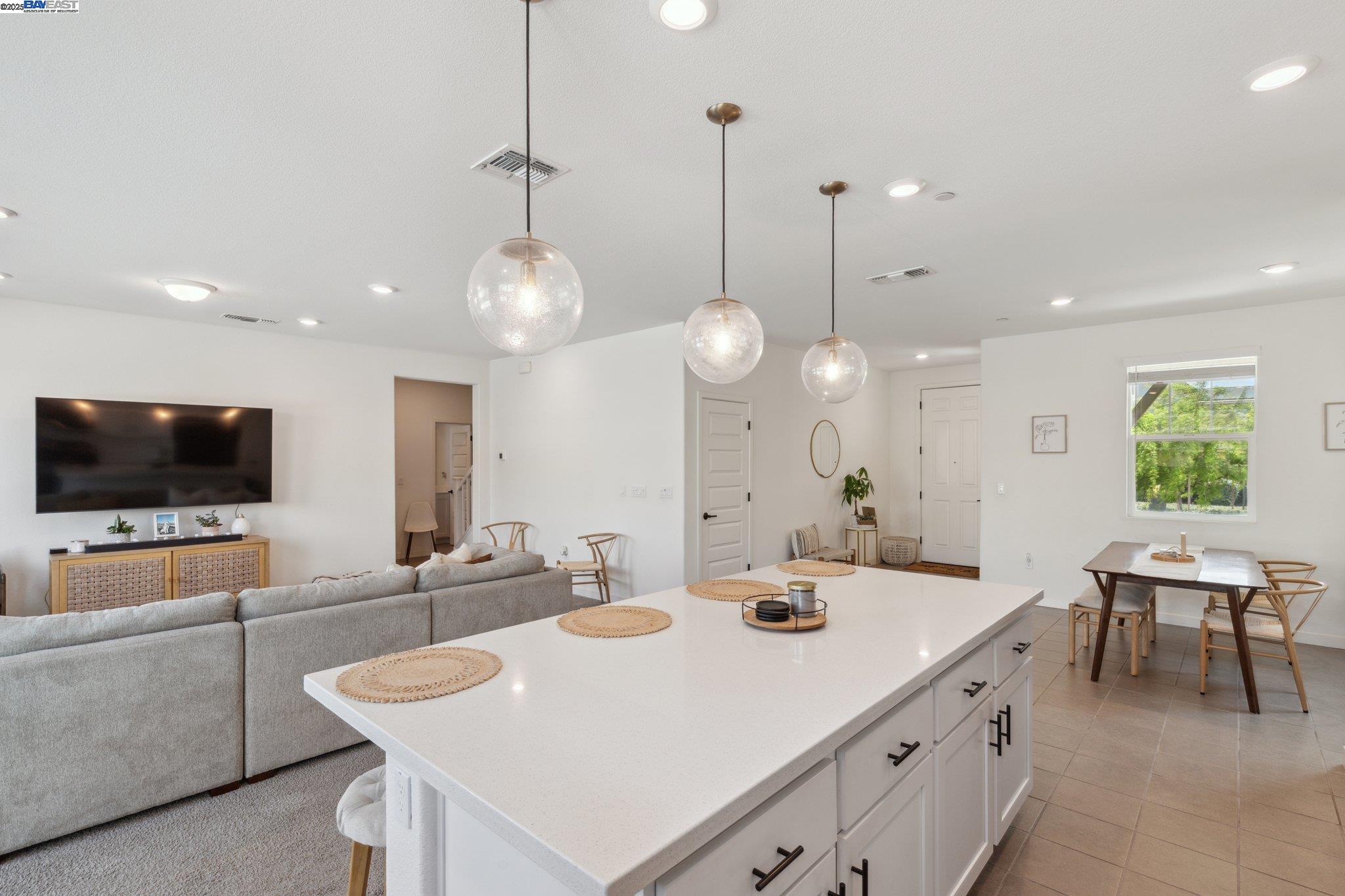 Detail Gallery Image 10 of 43 For 17451 Graceada Ln, Lathrop,  CA 95330 - 4 Beds | 3 Baths