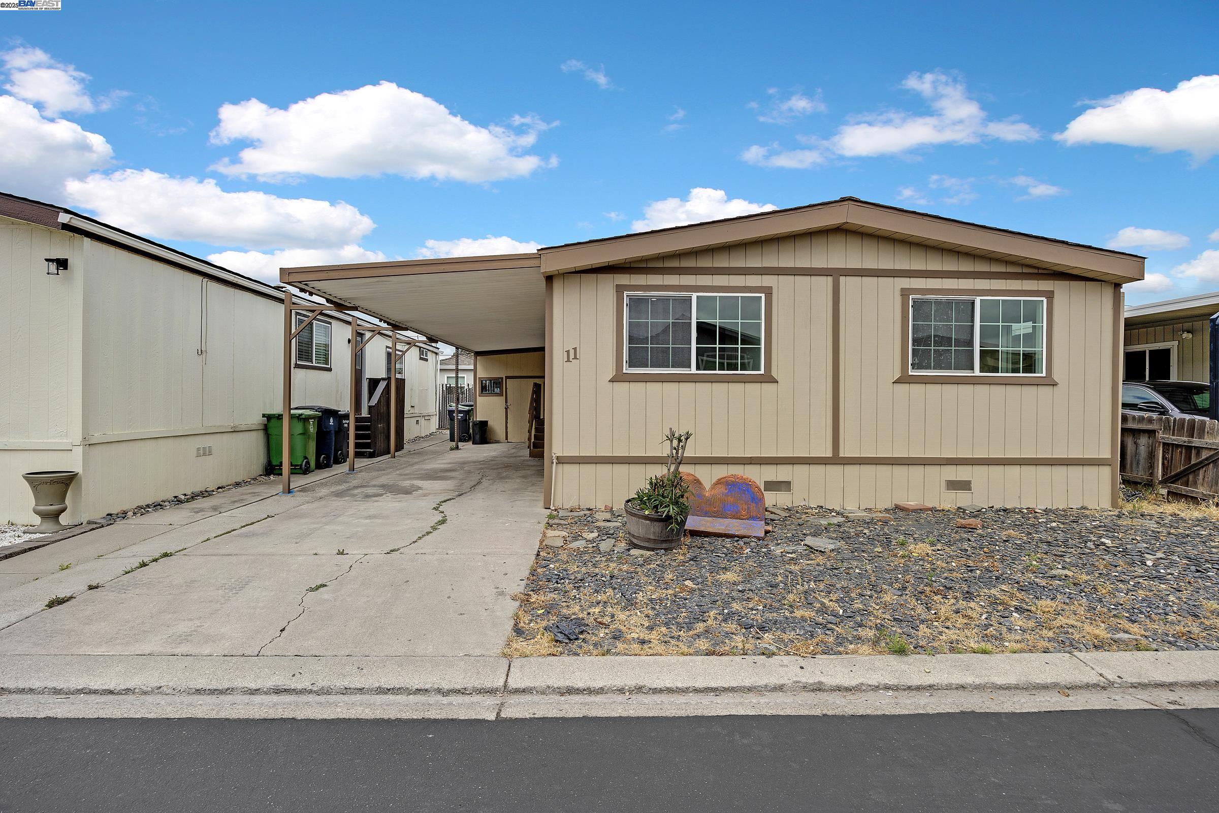 Detail Gallery Image 1 of 1 For 812 W Clover Rd #11,  Tracy,  CA 95376 - 3 Beds | 2 Baths