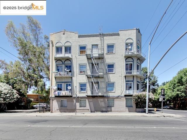 Detail Gallery Image 4 of 5 For 717 N San Joaquin St, Stockton,  CA 95202 - – Beds | – Baths