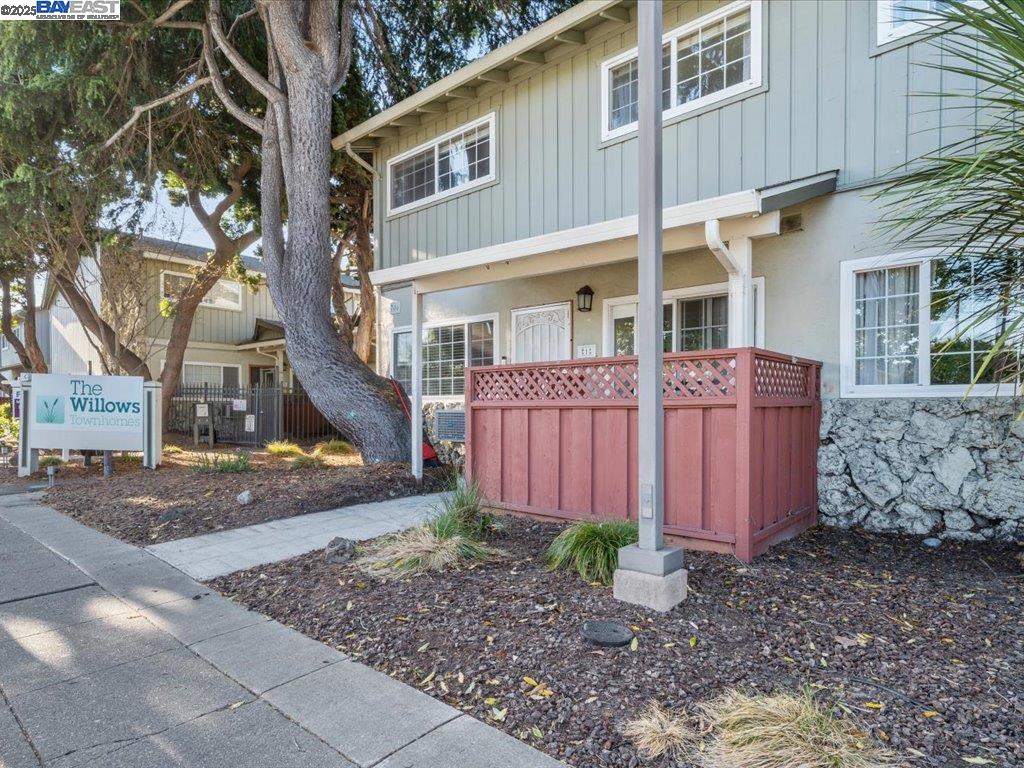 Detail Gallery Image 1 of 24 For 700 Fargo #1,  San Leandro,  CA 94579-1234 - 3 Beds | 1/2 Baths