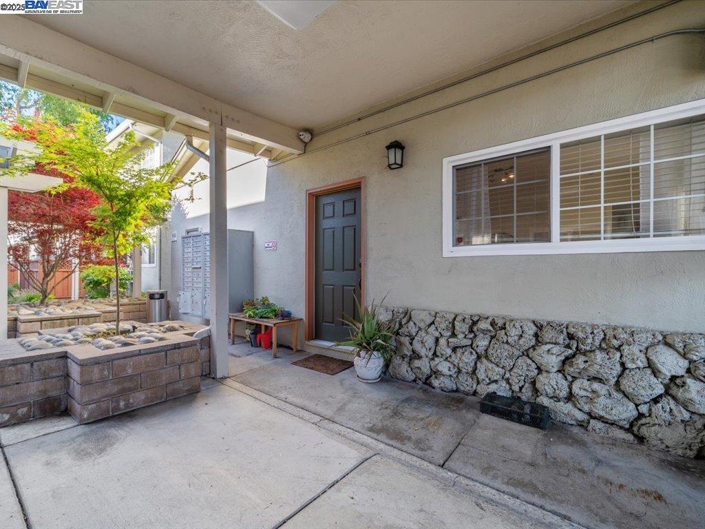 Detail Gallery Image 2 of 24 For 700 Fargo #1,  San Leandro,  CA 94579-1234 - 3 Beds | 1/2 Baths