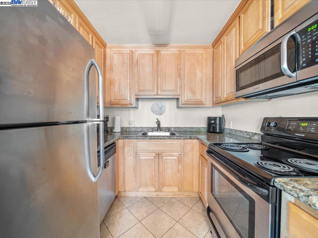 Detail Gallery Image 8 of 24 For 700 Fargo #1,  San Leandro,  CA 94579-1234 - 3 Beds | 1/2 Baths