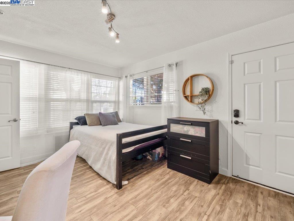 Detail Gallery Image 10 of 24 For 700 Fargo #1,  San Leandro,  CA 94579-1234 - 3 Beds | 1/2 Baths