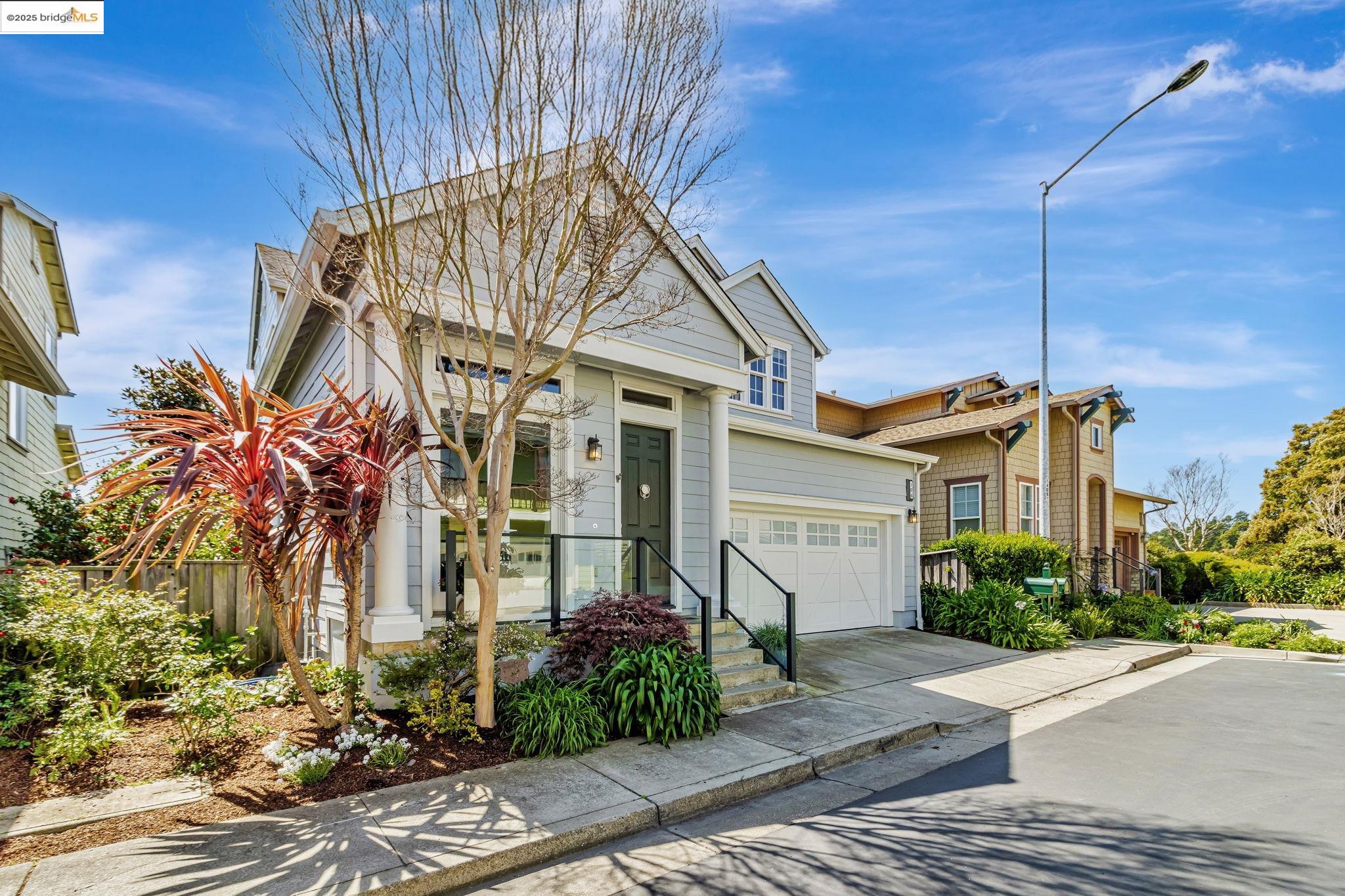 Detail Gallery Image 3 of 47 For 104 Seacliff Court, Richmond,  CA 94801 - 3 Beds | 2/1 Baths