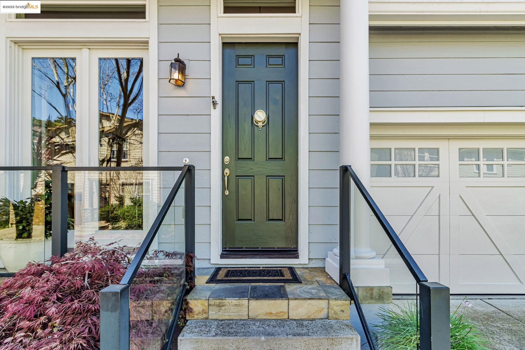 Detail Gallery Image 4 of 47 For 104 Seacliff Court, Richmond,  CA 94801 - 3 Beds | 2/1 Baths