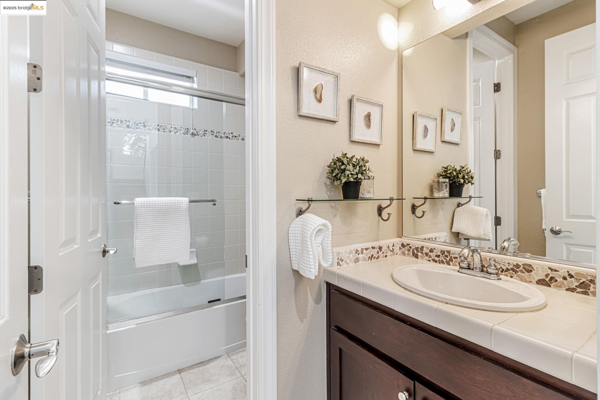 Detail Gallery Image 31 of 47 For 104 Seacliff Court, Richmond,  CA 94801 - 3 Beds | 2/1 Baths