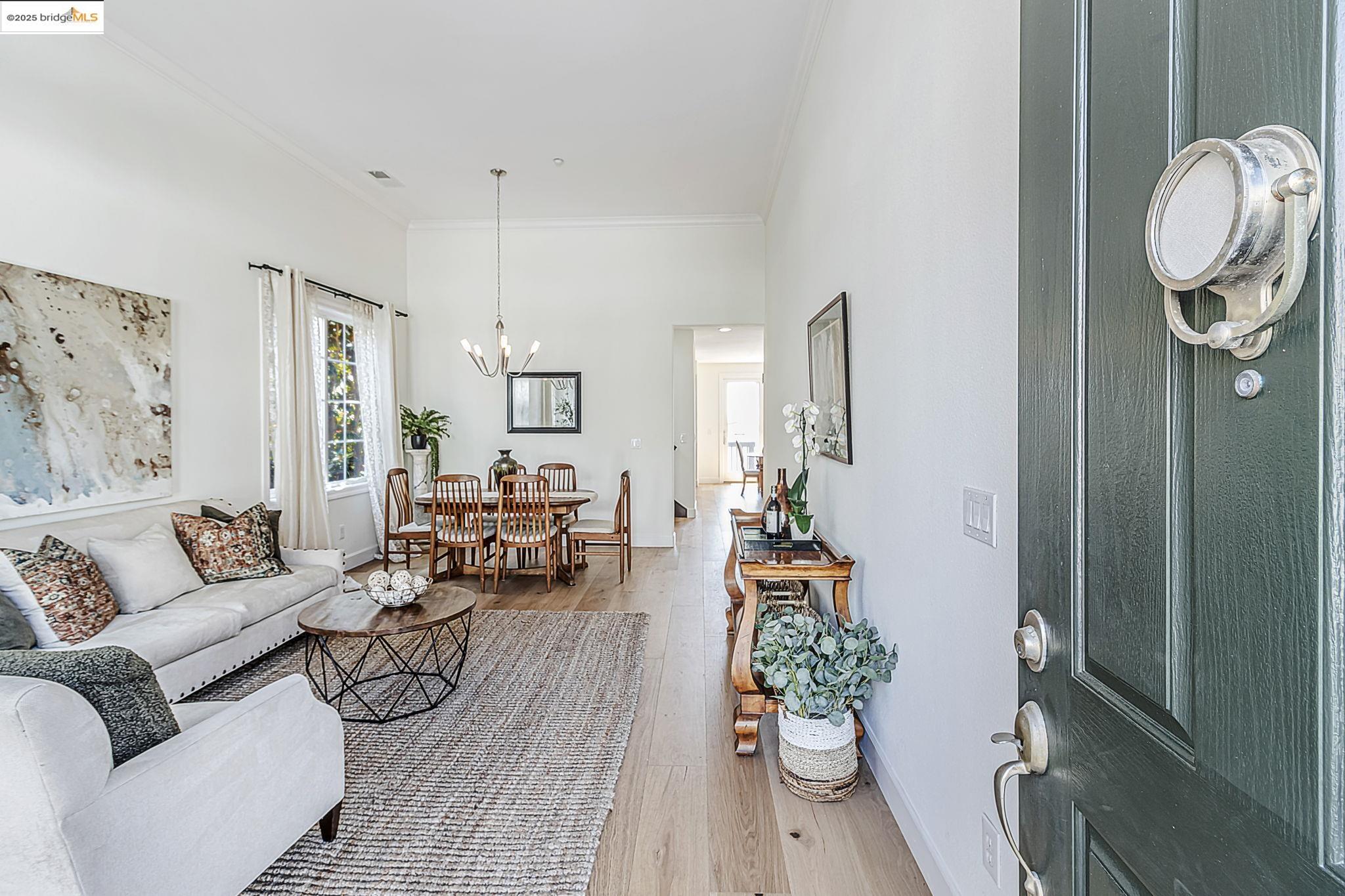 Detail Gallery Image 6 of 47 For 104 Seacliff Court, Richmond,  CA 94801 - 3 Beds | 2/1 Baths