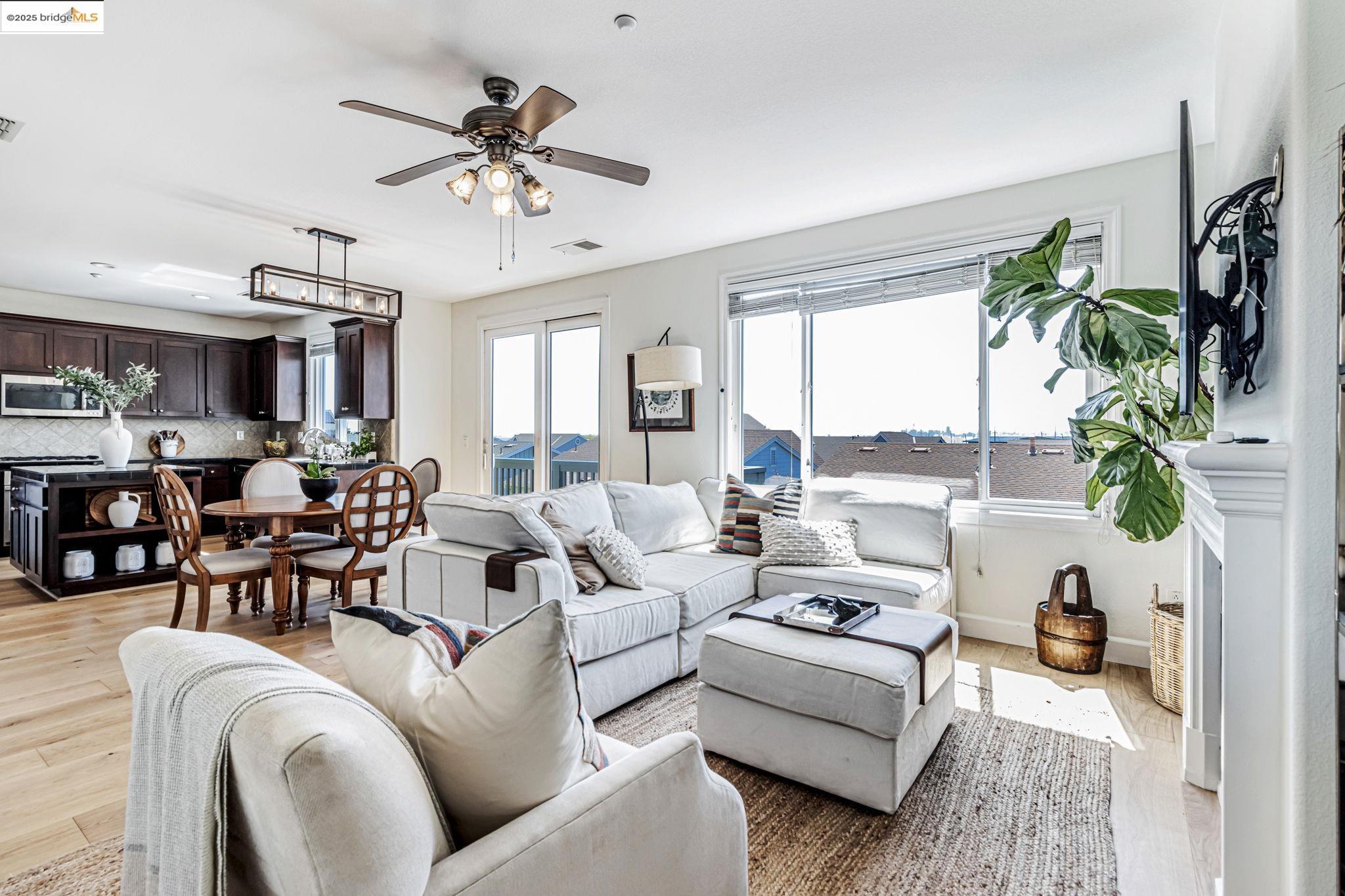 Detail Gallery Image 10 of 47 For 104 Seacliff Court, Richmond,  CA 94801 - 3 Beds | 2/1 Baths