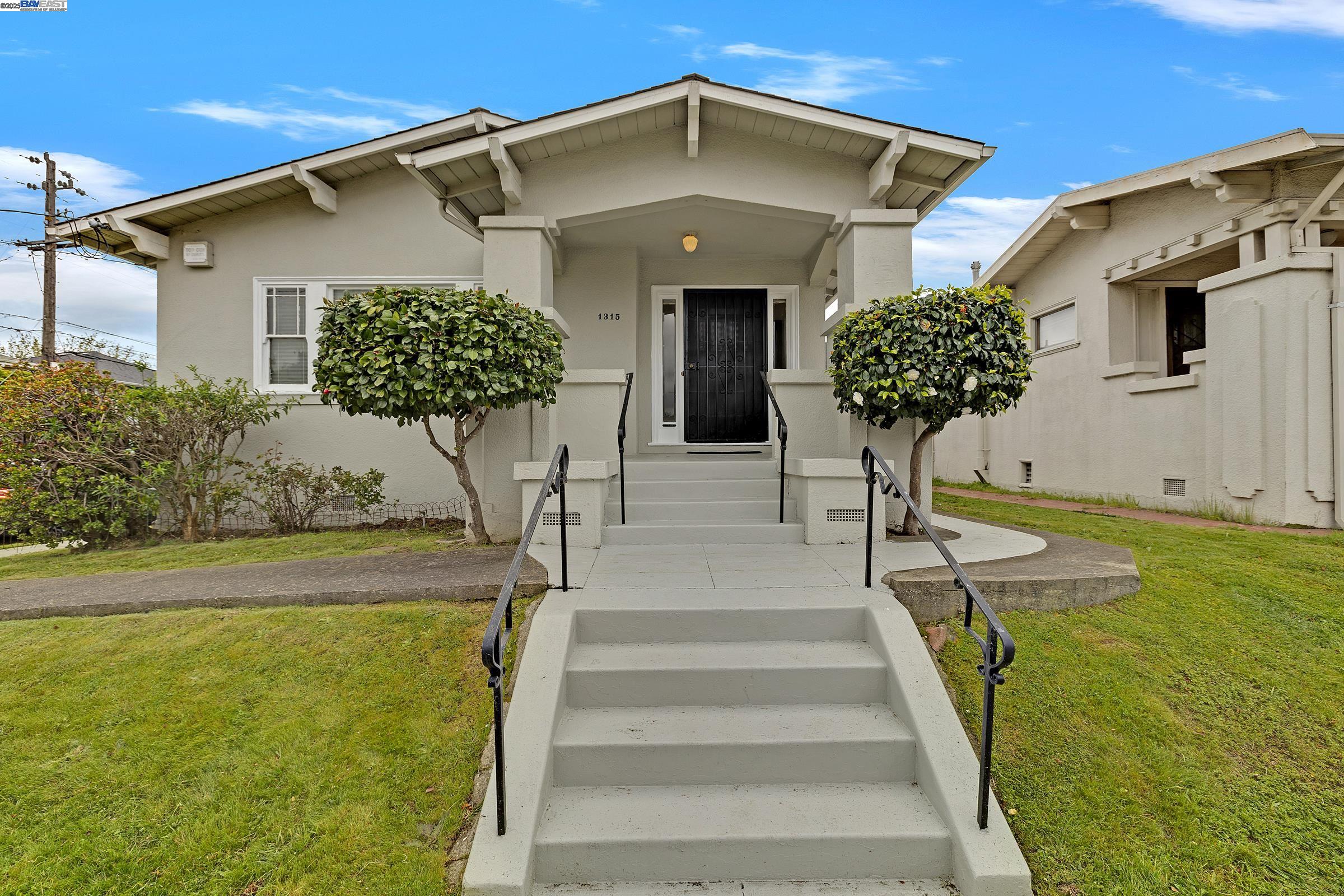 Detail Gallery Image 1 of 1 For 1315 Hampel St, Oakland,  CA 94602 - 3 Beds | 1 Baths