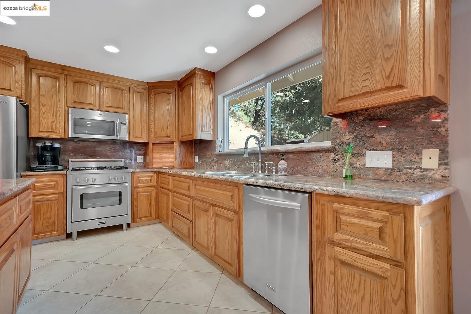 Detail Gallery Image 16 of 56 For 5591 Stampede Canyon Drive 1, Hathaway Pines,  CA 95223 - 3 Beds | 3/1 Baths