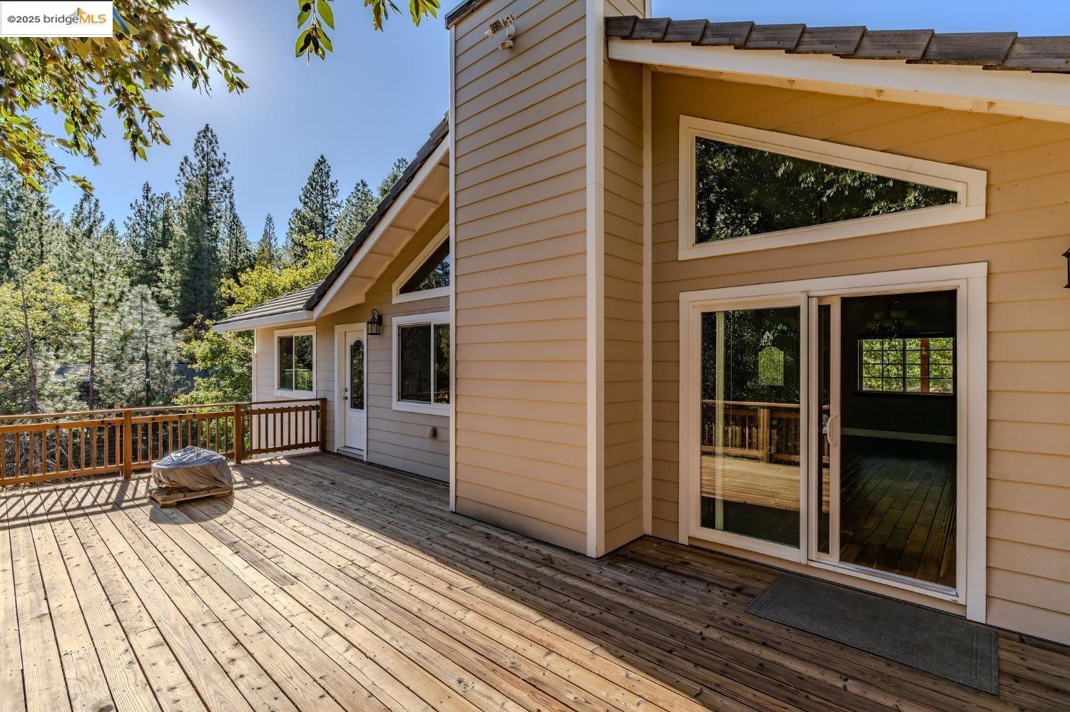 Detail Gallery Image 4 of 56 For 5591 Stampede Canyon Drive 1, Hathaway Pines,  CA 95223 - 3 Beds | 3/1 Baths