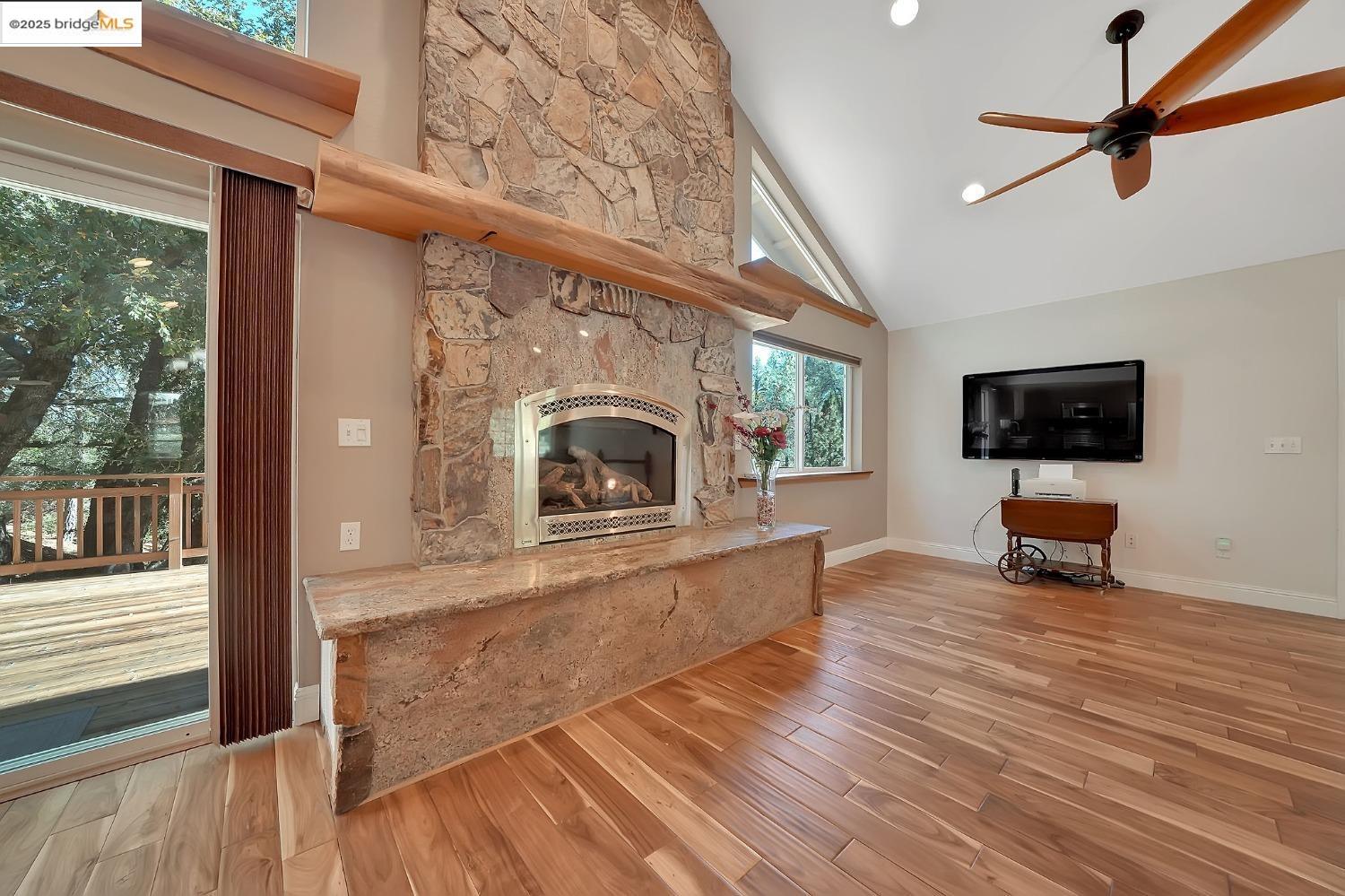 Detail Gallery Image 8 of 56 For 5591 Stampede Canyon Drive 1, Hathaway Pines,  CA 95223 - 3 Beds | 3/1 Baths