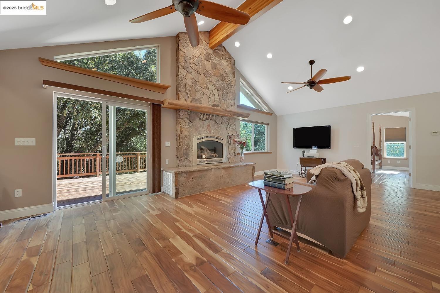 Detail Gallery Image 10 of 56 For 5591 Stampede Canyon Drive 1, Hathaway Pines,  CA 95223 - 3 Beds | 3/1 Baths
