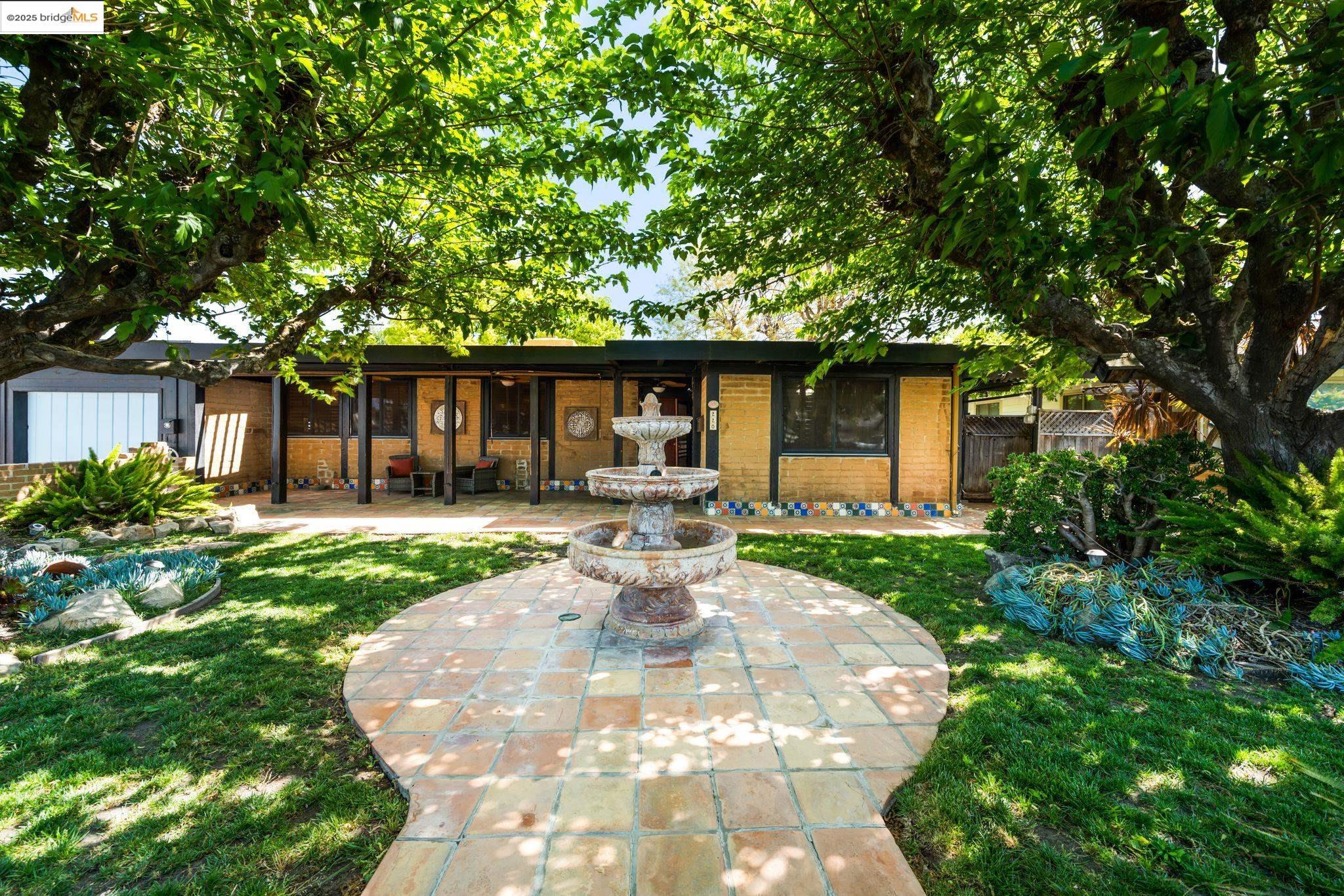 Detail Gallery Image 1 of 1 For 220 Rolando Ave, Brentwood,  CA 94513 - 3 Beds | 2 Baths