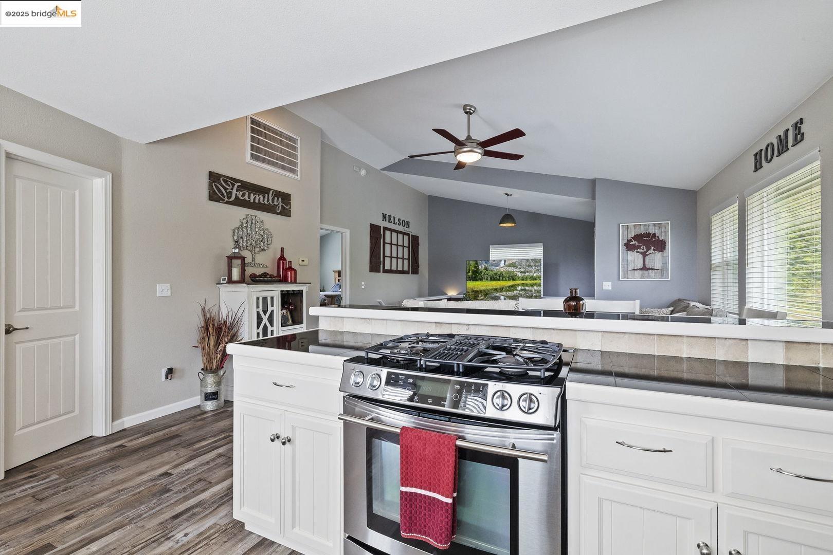 Detail Gallery Image 13 of 37 For 19061 North Dr, Jamestown,  CA 95327 - 3 Beds | 3 Baths