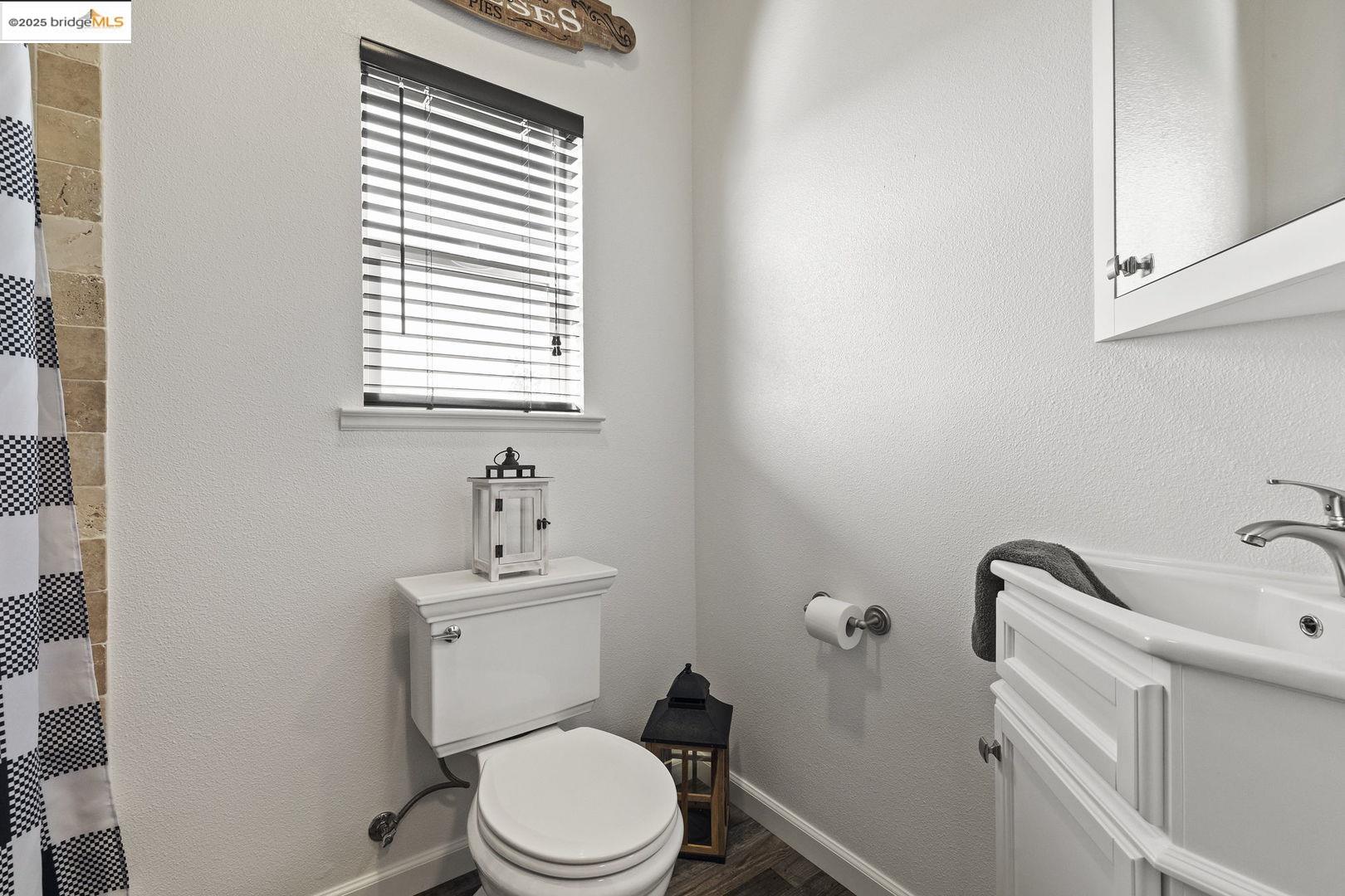 Detail Gallery Image 7 of 37 For 19061 North Dr, Jamestown,  CA 95327 - 3 Beds | 3 Baths
