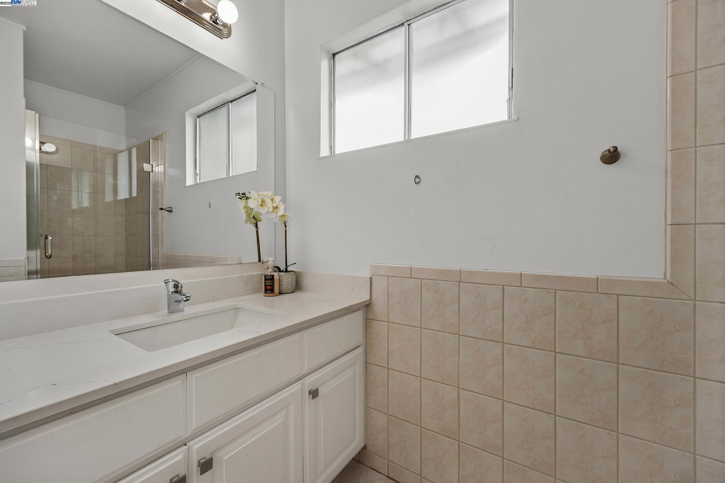 Detail Gallery Image 13 of 41 For 19464 Yuma St, Castro Valley,  CA 94546 - 5 Beds | 3/1 Baths