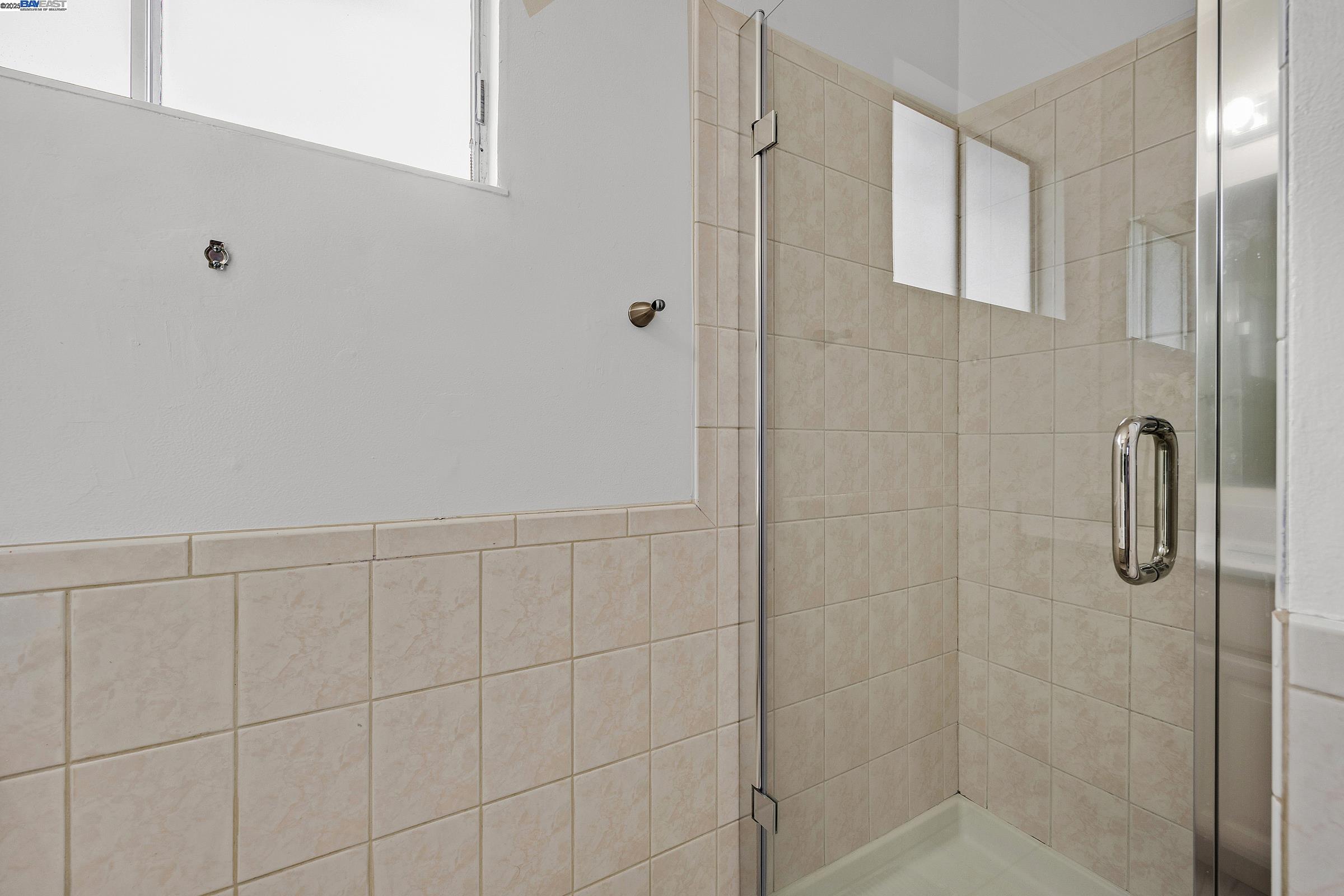 Detail Gallery Image 14 of 41 For 19464 Yuma St, Castro Valley,  CA 94546 - 5 Beds | 3/1 Baths