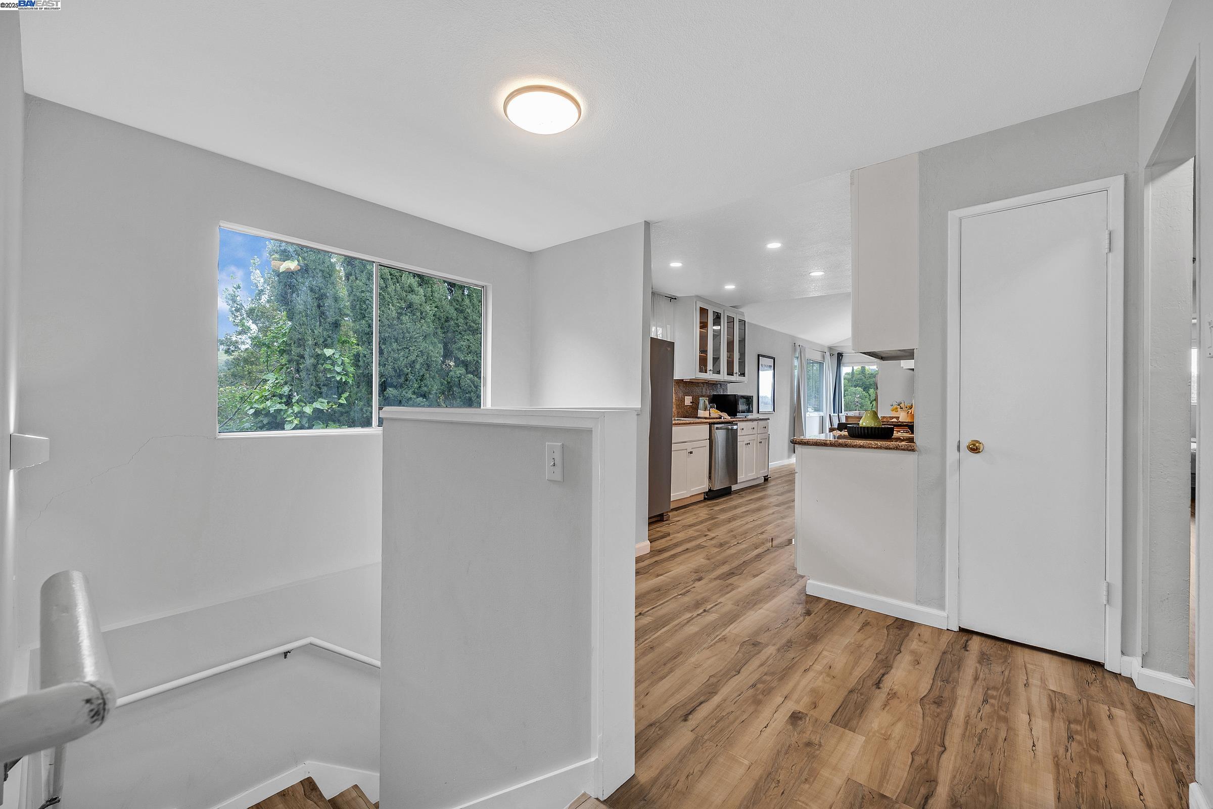 Detail Gallery Image 15 of 41 For 19464 Yuma St, Castro Valley,  CA 94546 - 5 Beds | 3/1 Baths