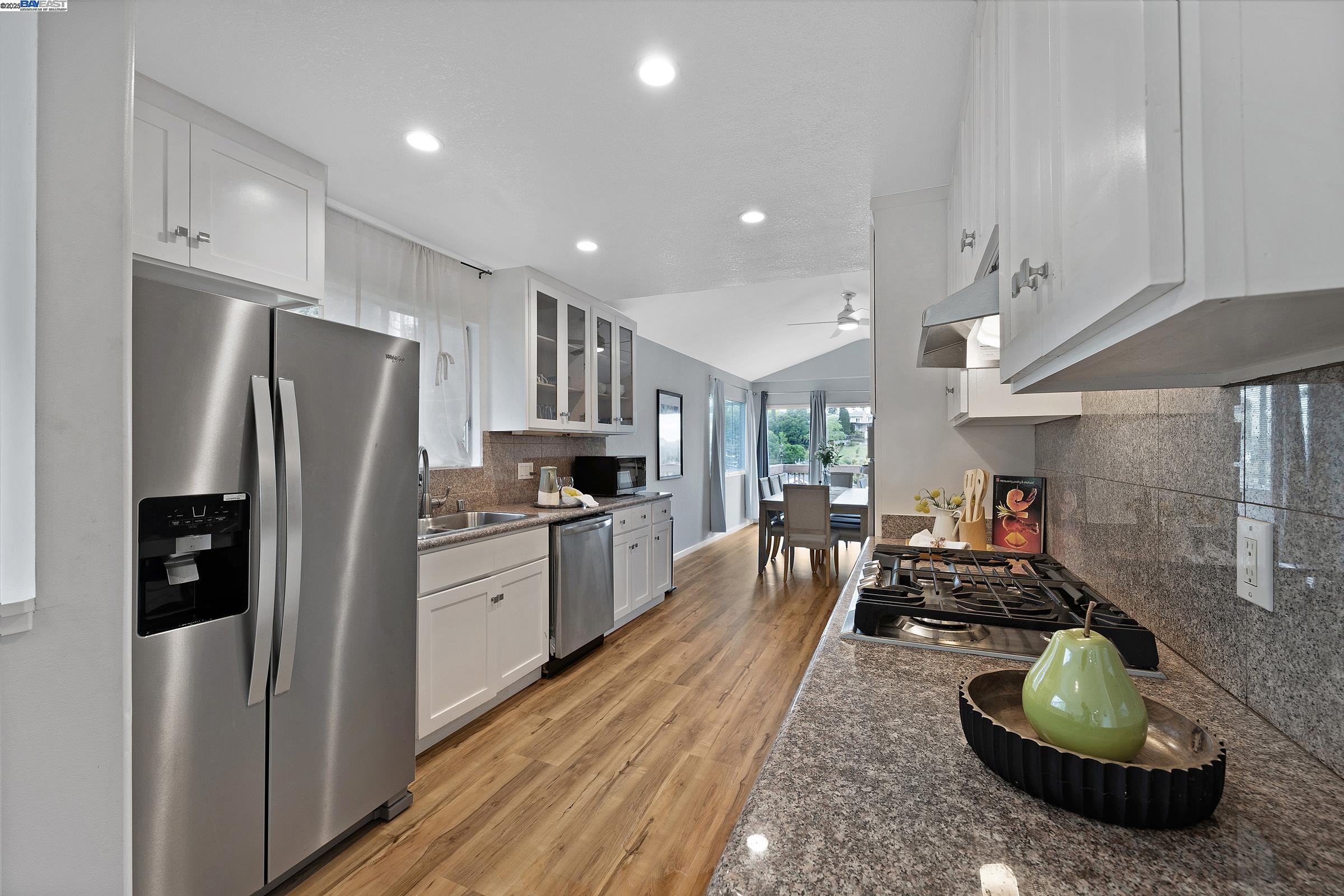 Detail Gallery Image 16 of 41 For 19464 Yuma St, Castro Valley,  CA 94546 - 5 Beds | 3/1 Baths