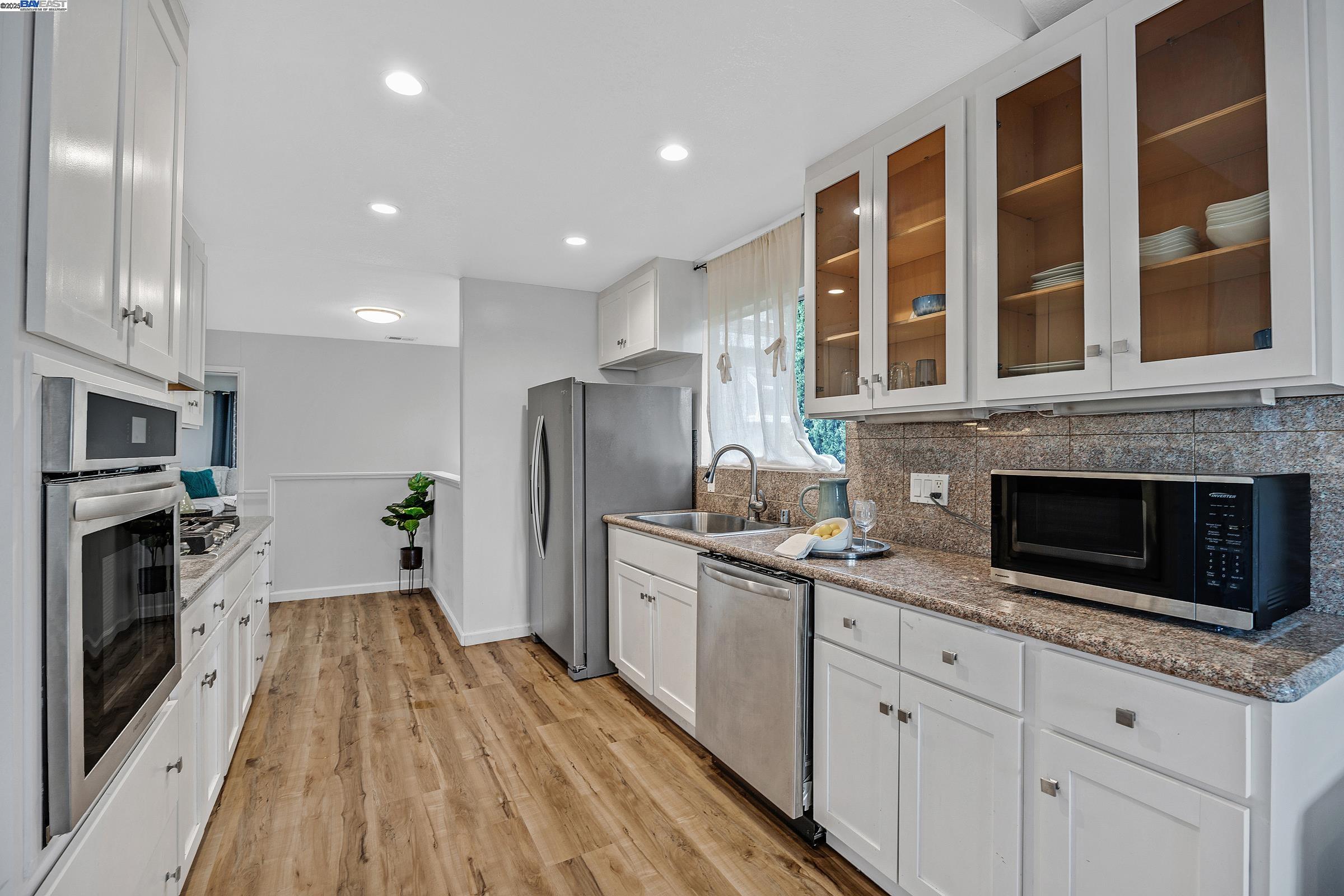 Detail Gallery Image 19 of 41 For 19464 Yuma St, Castro Valley,  CA 94546 - 5 Beds | 3/1 Baths