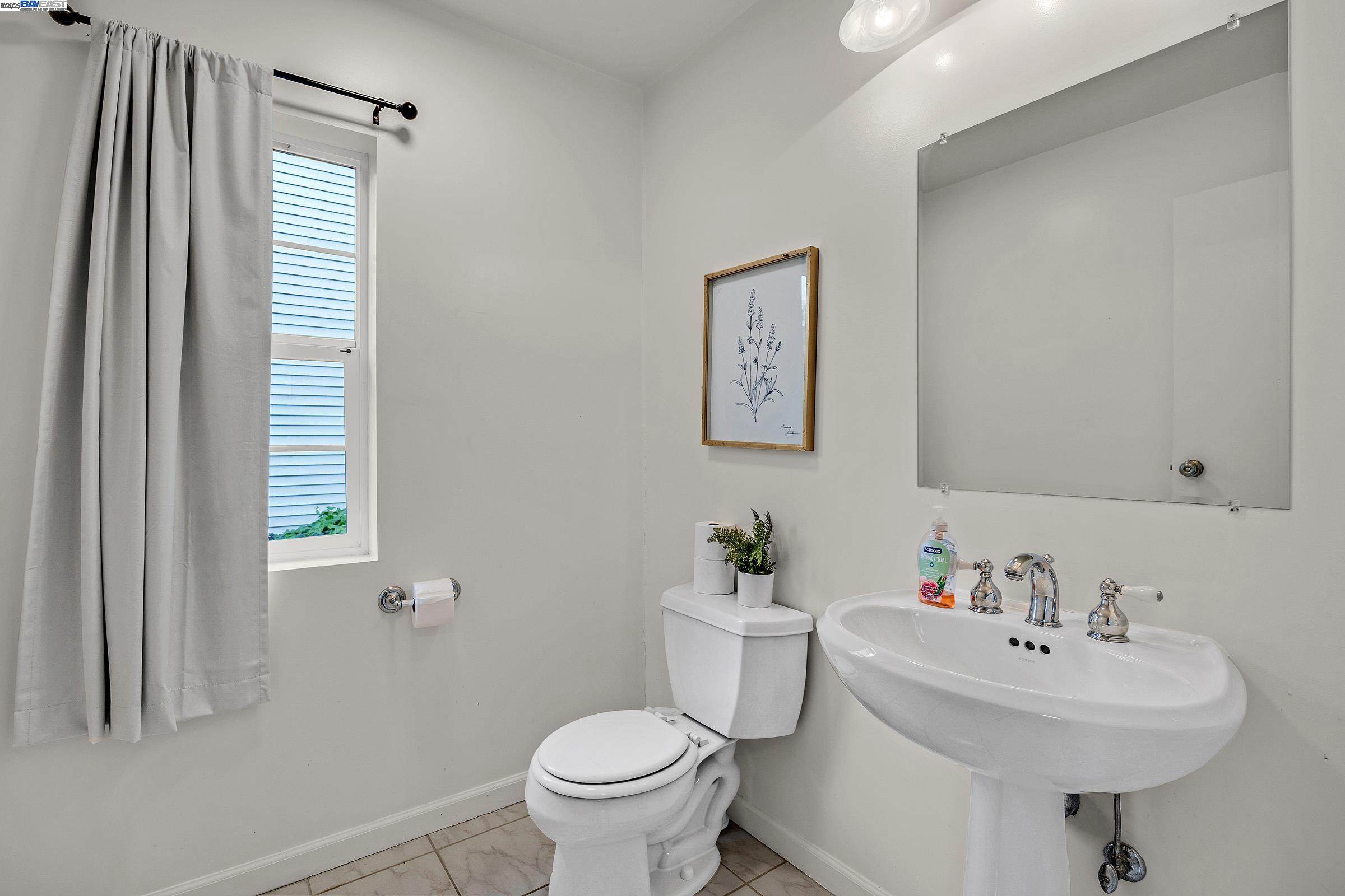 Detail Gallery Image 33 of 41 For 19464 Yuma St, Castro Valley,  CA 94546 - 5 Beds | 3/1 Baths