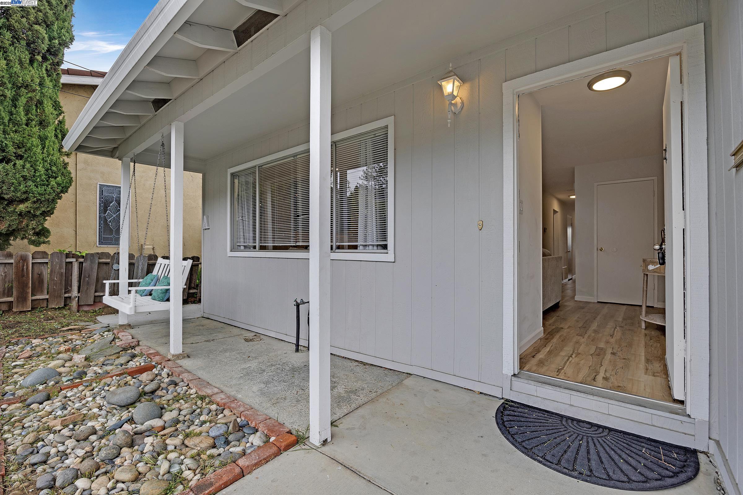 Detail Gallery Image 35 of 41 For 19464 Yuma St, Castro Valley,  CA 94546 - 5 Beds | 3/1 Baths