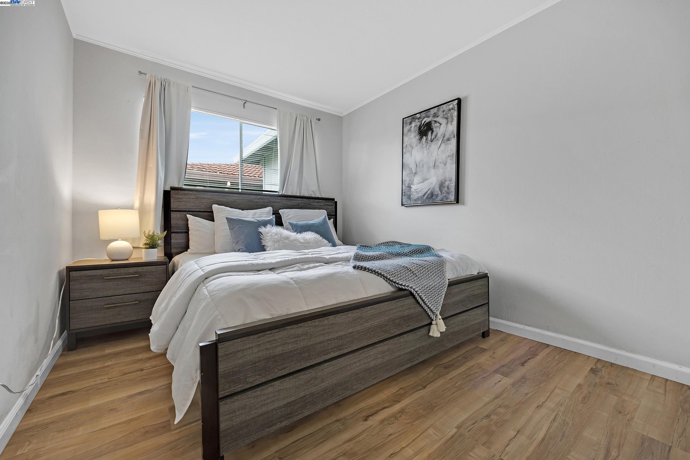 Detail Gallery Image 5 of 41 For 19464 Yuma St, Castro Valley,  CA 94546 - 5 Beds | 3/1 Baths