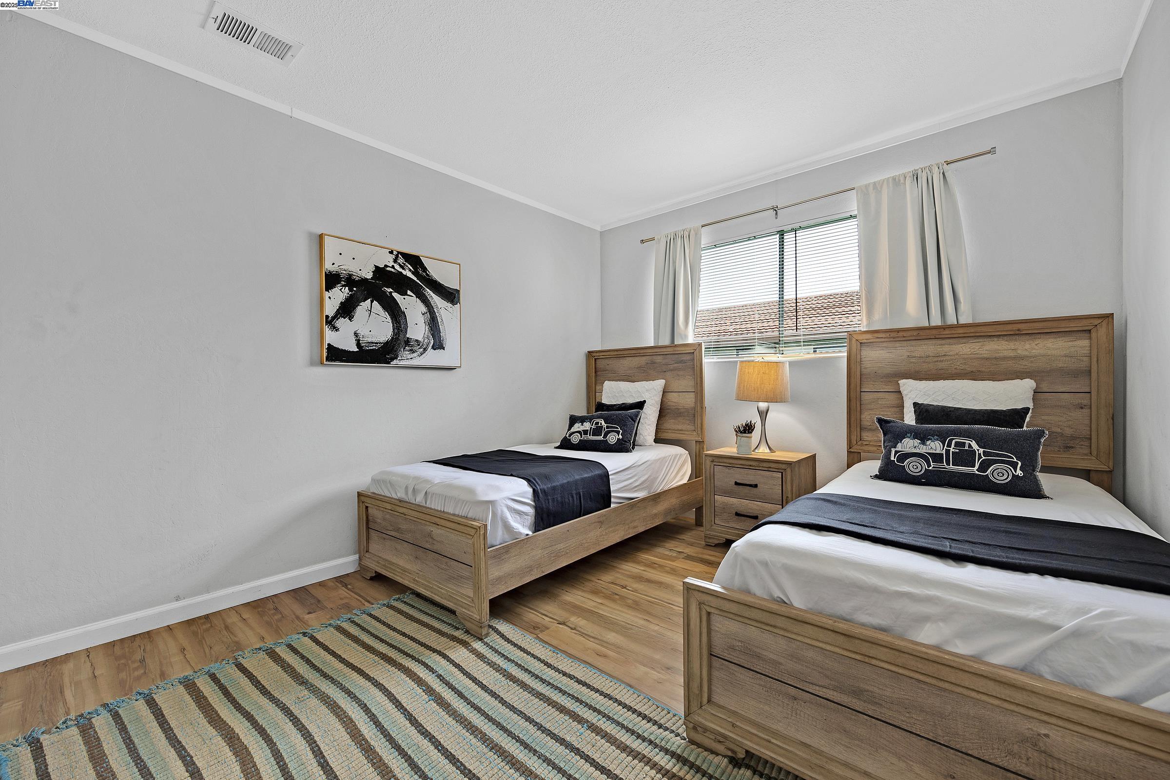 Detail Gallery Image 7 of 41 For 19464 Yuma St, Castro Valley,  CA 94546 - 5 Beds | 3/1 Baths