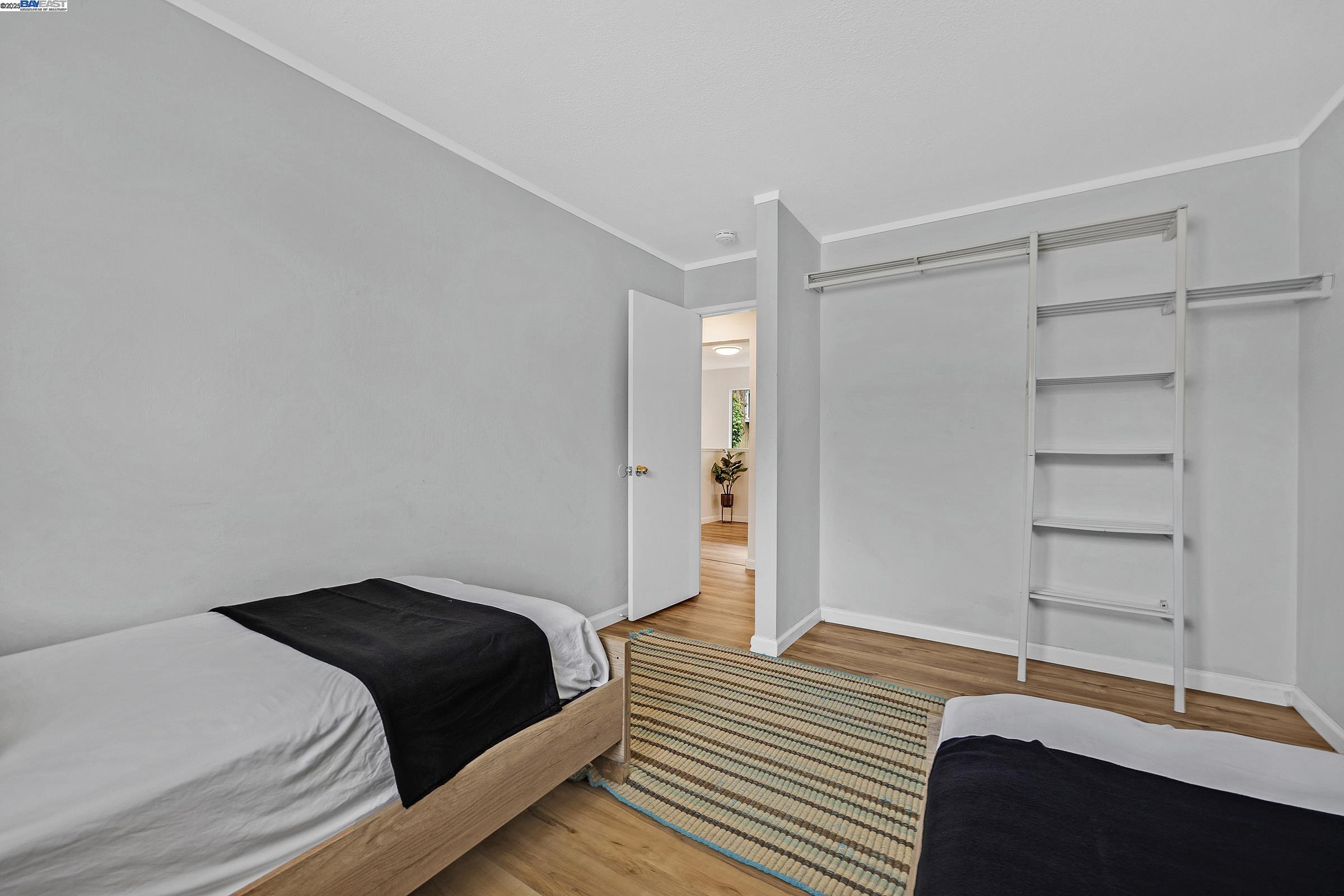 Detail Gallery Image 8 of 41 For 19464 Yuma St, Castro Valley,  CA 94546 - 5 Beds | 3/1 Baths