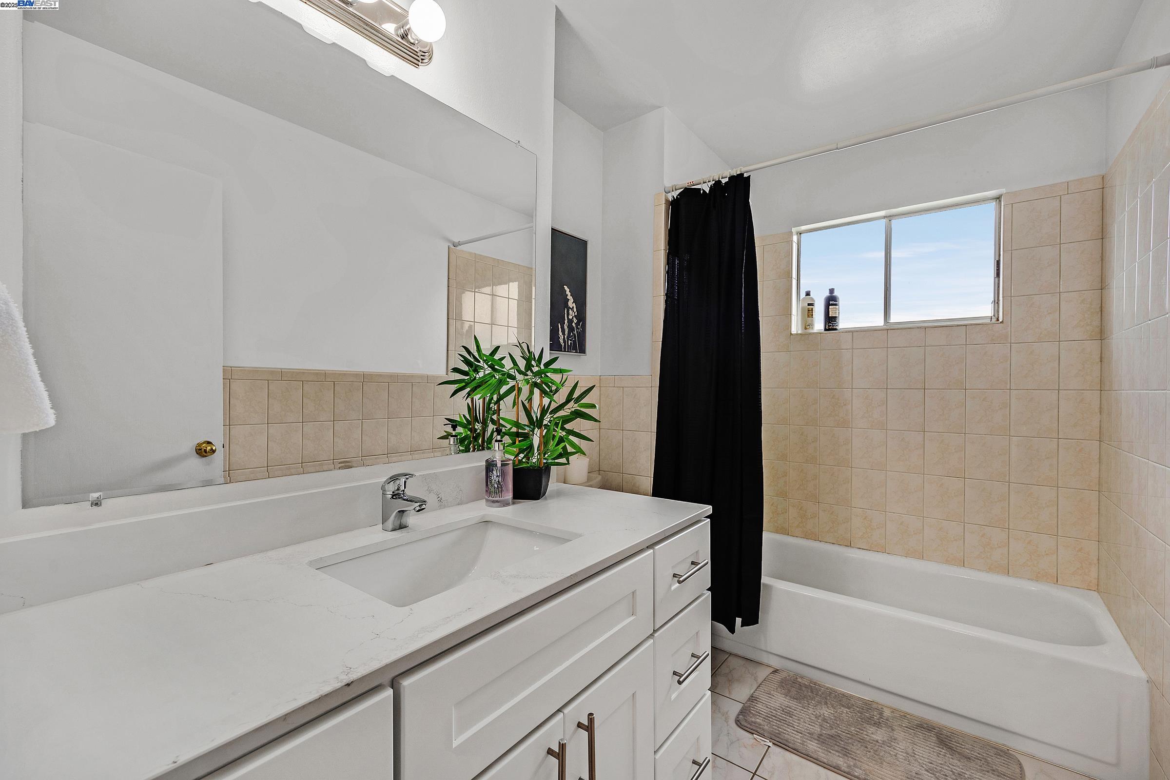 Detail Gallery Image 9 of 41 For 19464 Yuma St, Castro Valley,  CA 94546 - 5 Beds | 3/1 Baths