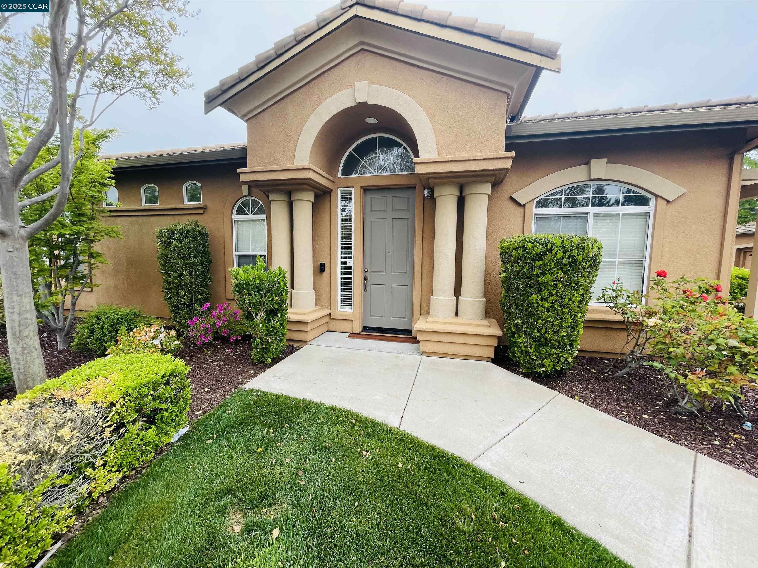 Detail Gallery Image 1 of 23 For 7104 Majestic Ct, Vallejo,  CA 94591 - 2 Beds | 2 Baths