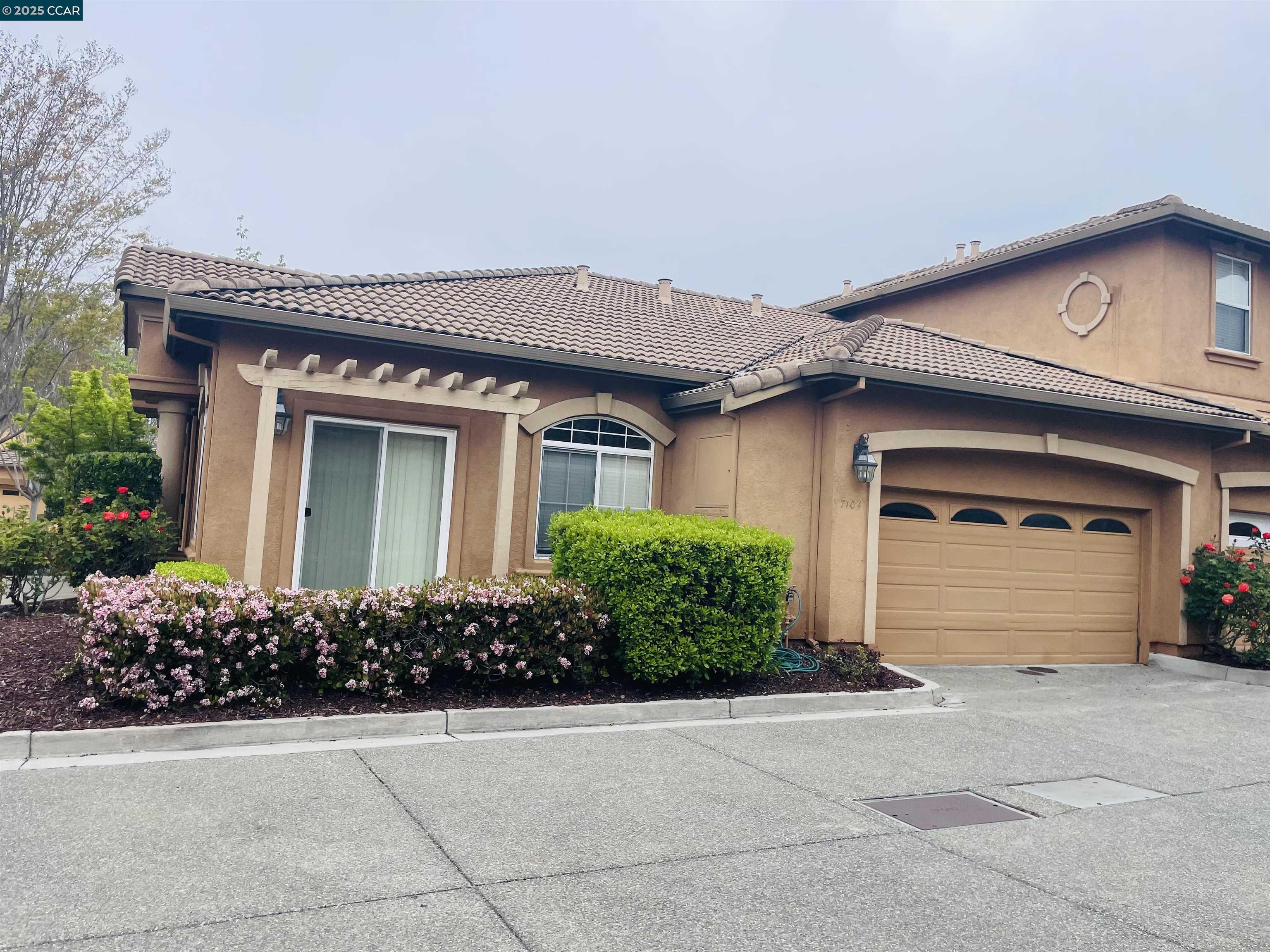 Detail Gallery Image 2 of 23 For 7104 Majestic Ct, Vallejo,  CA 94591 - 2 Beds | 2 Baths
