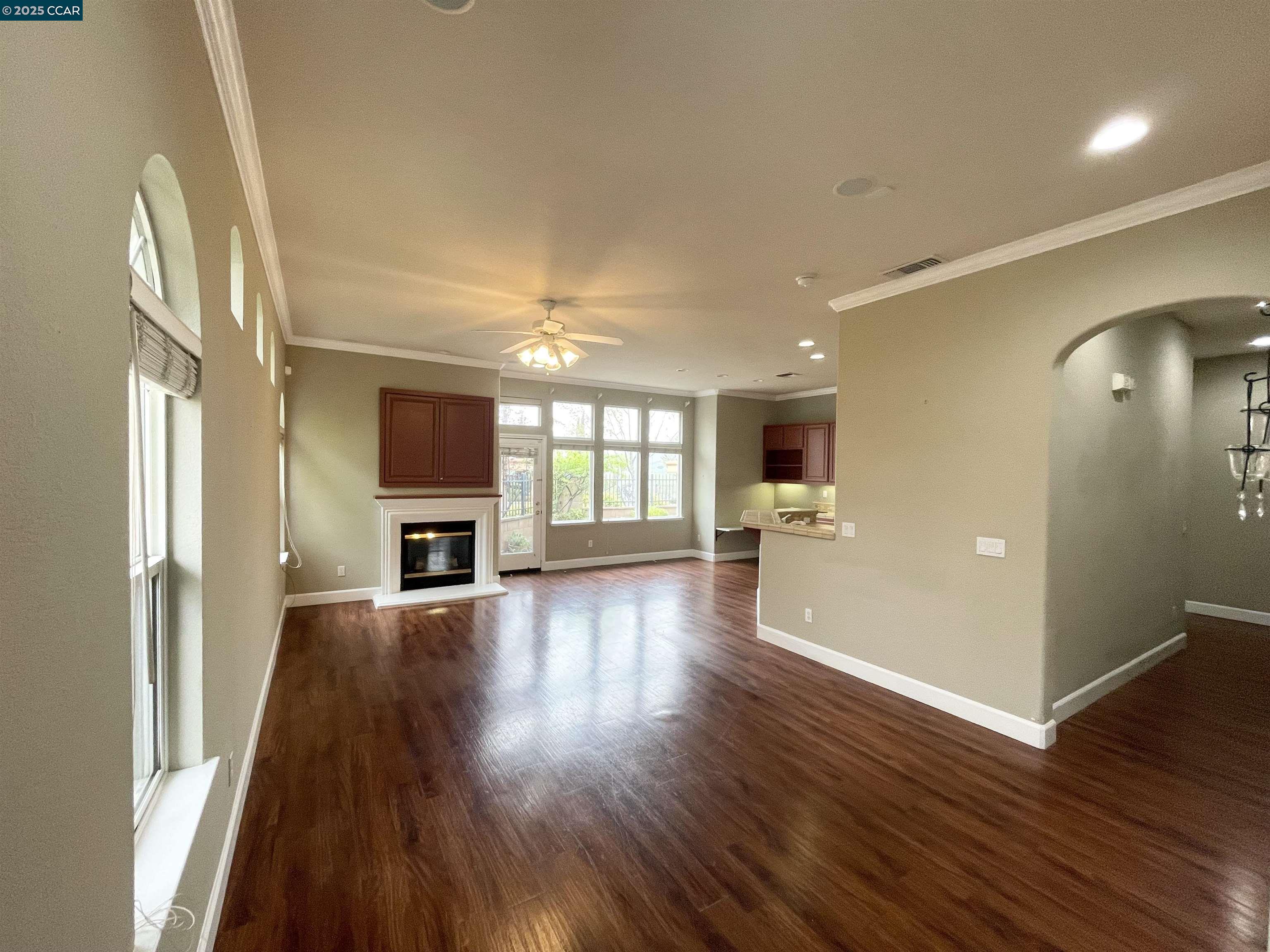 Detail Gallery Image 3 of 23 For 7104 Majestic Ct, Vallejo,  CA 94591 - 2 Beds | 2 Baths