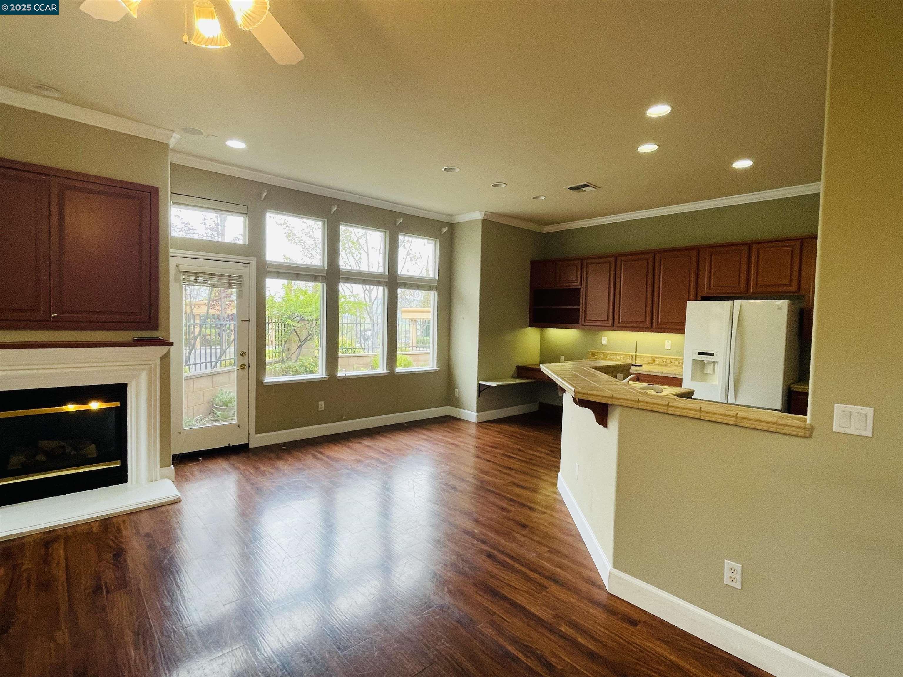 Detail Gallery Image 4 of 23 For 7104 Majestic Ct, Vallejo,  CA 94591 - 2 Beds | 2 Baths