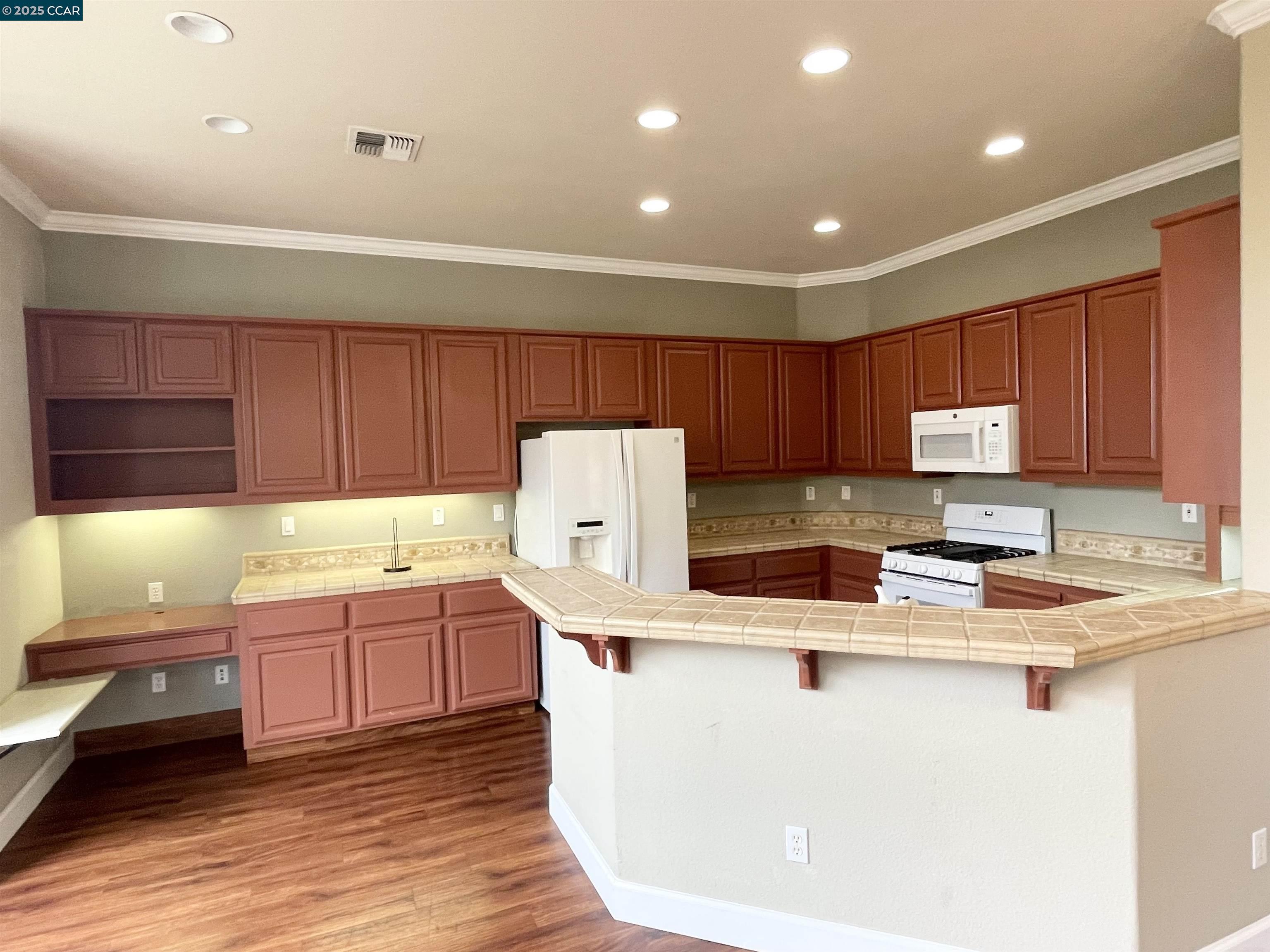 Detail Gallery Image 7 of 23 For 7104 Majestic Ct, Vallejo,  CA 94591 - 2 Beds | 2 Baths