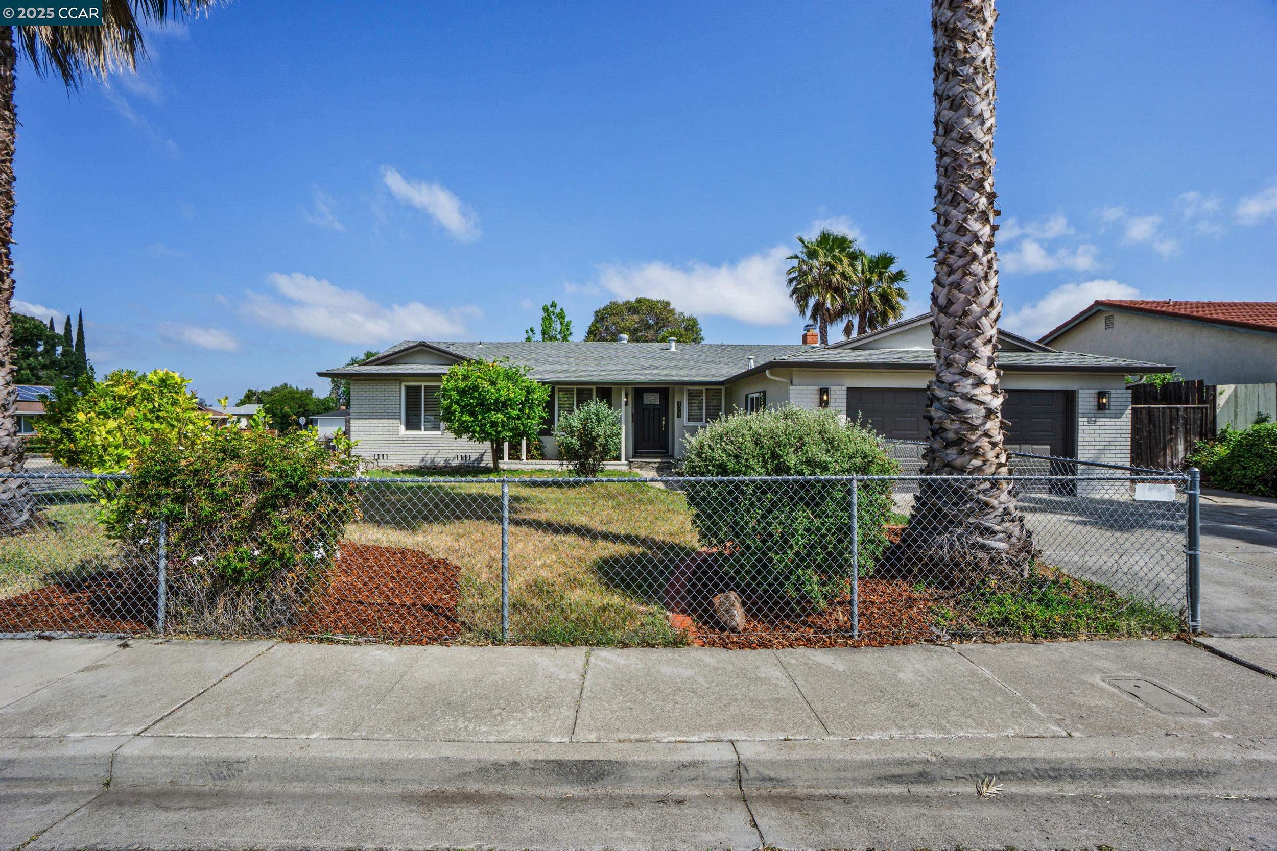 Detail Gallery Image 1 of 1 For 1001 Steven Dr, Pittsburg,  CA 94565 - 3 Beds | 2 Baths