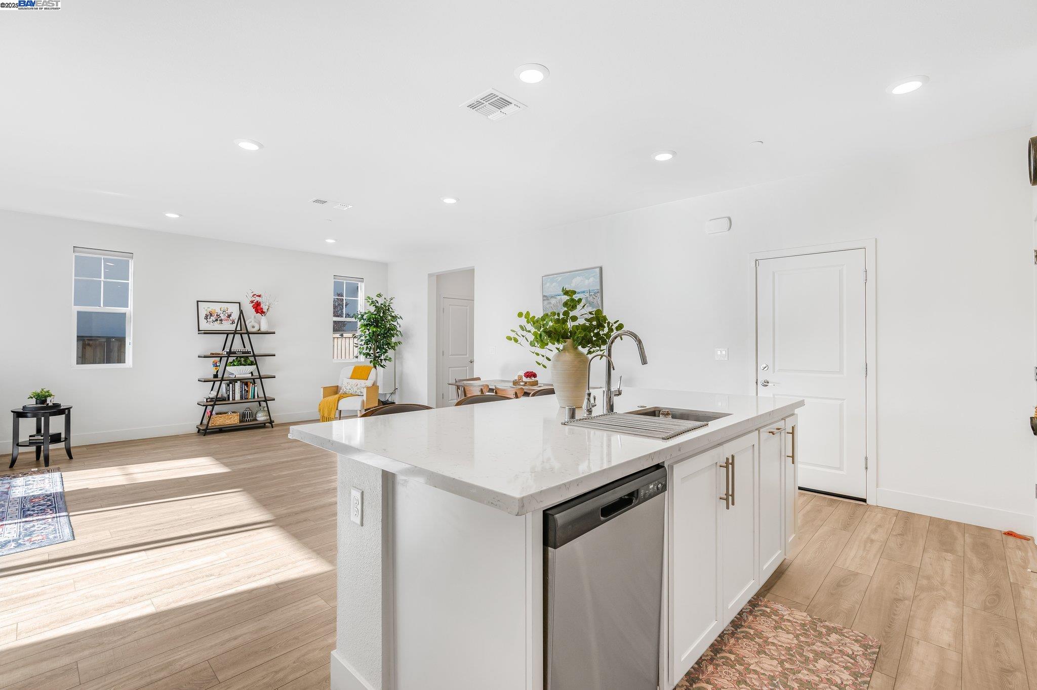 Detail Gallery Image 13 of 43 For 5777 Tournament Ct, Tracy,  CA 95377 - 4 Beds | 3 Baths