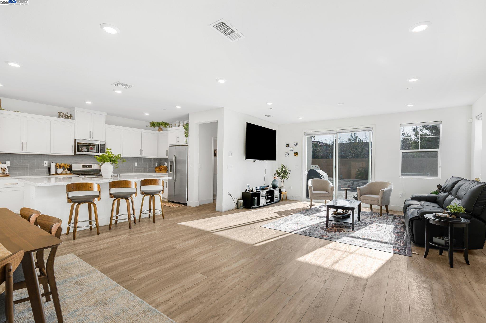 Detail Gallery Image 5 of 43 For 5777 Tournament Ct, Tracy,  CA 95377 - 4 Beds | 3 Baths