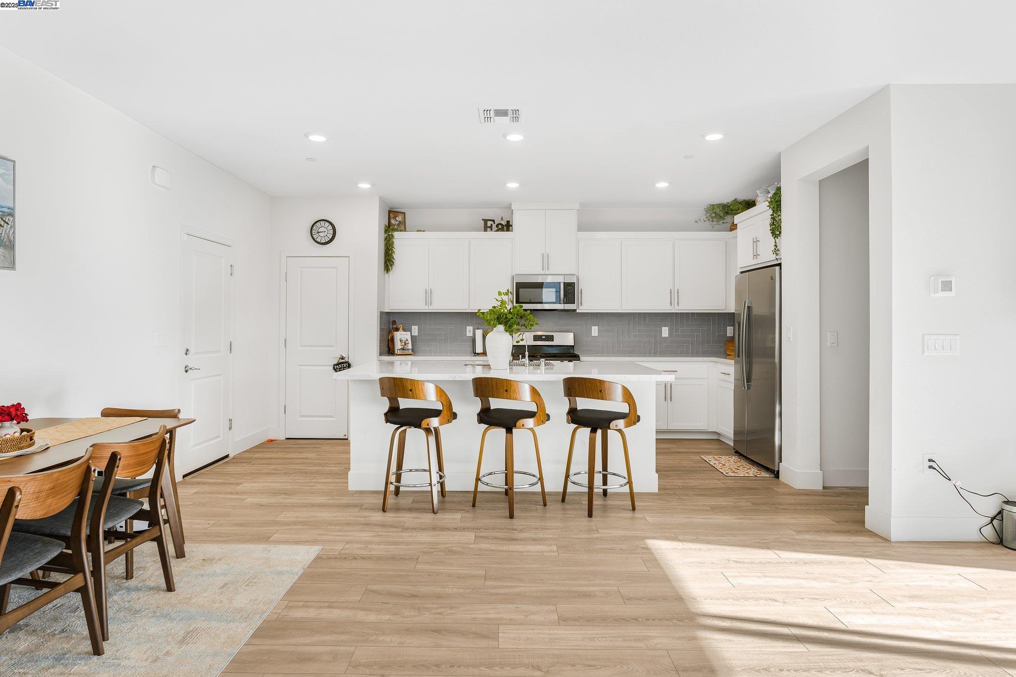 Detail Gallery Image 6 of 43 For 5777 Tournament Ct, Tracy,  CA 95377 - 4 Beds | 3 Baths