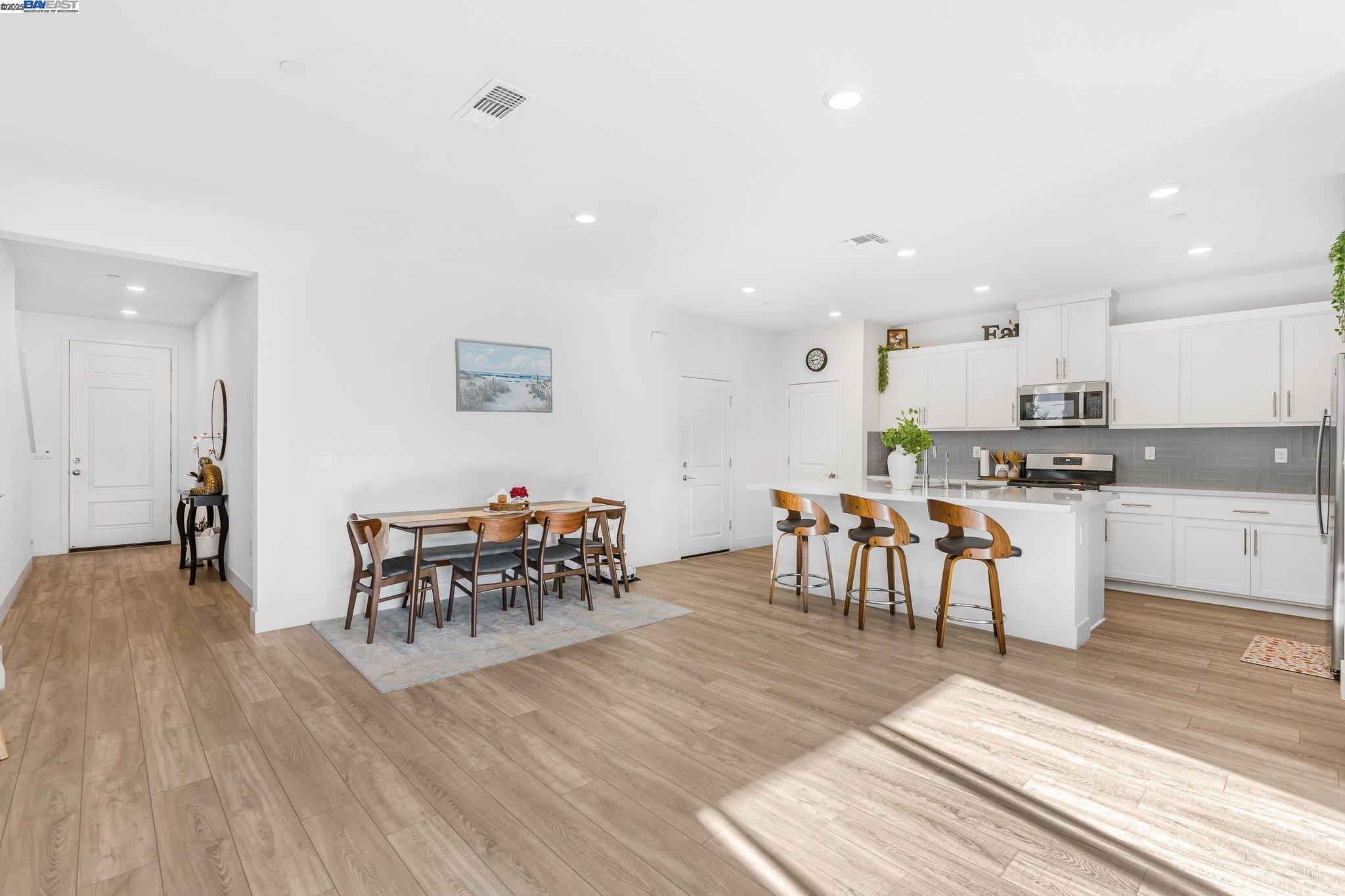 Detail Gallery Image 8 of 43 For 5777 Tournament Ct, Tracy,  CA 95377 - 4 Beds | 3 Baths