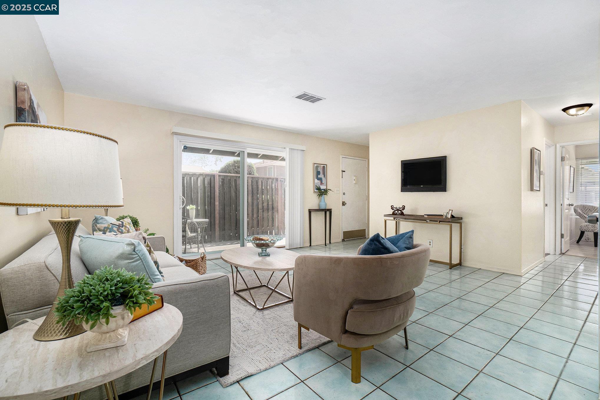 Detail Gallery Image 2 of 16 For 2065 Olivera Rd a,  Concord,  CA 94520 - 2 Beds | 1 Baths