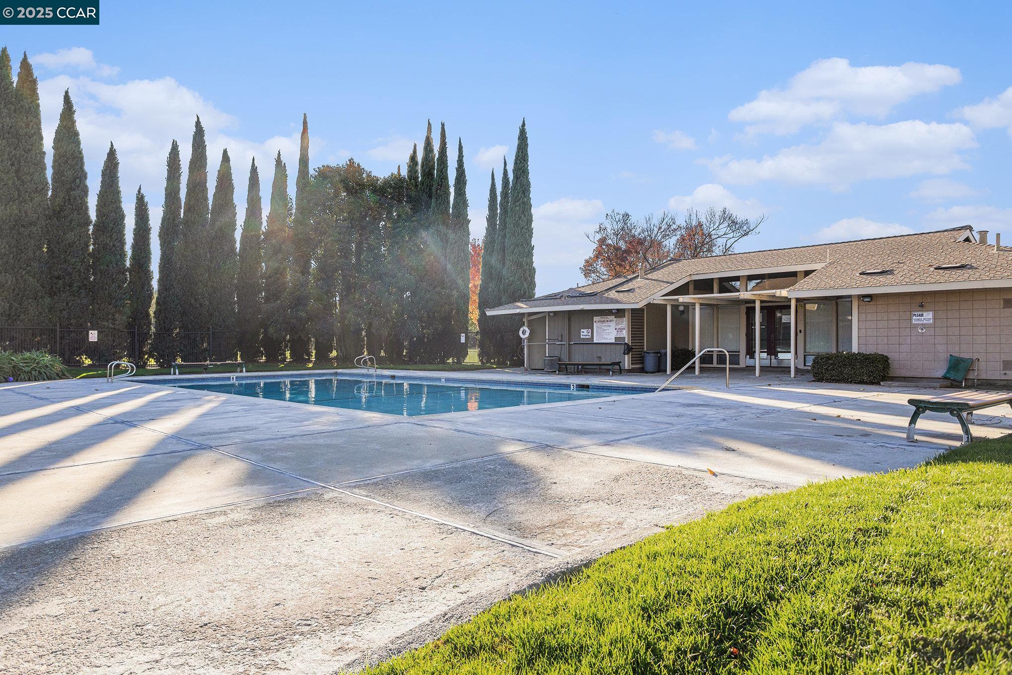 Detail Gallery Image 12 of 16 For 2065 Olivera Rd a,  Concord,  CA 94520 - 2 Beds | 1 Baths