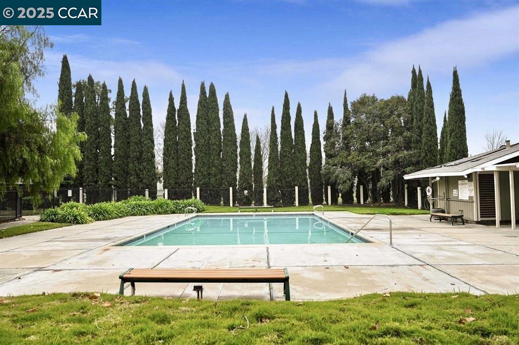 Detail Gallery Image 13 of 16 For 2065 Olivera Rd a,  Concord,  CA 94520 - 2 Beds | 1 Baths