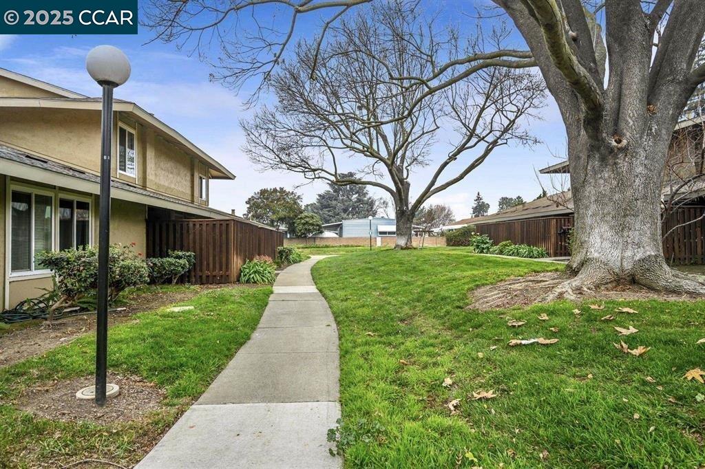 Detail Gallery Image 15 of 16 For 2065 Olivera Rd a,  Concord,  CA 94520 - 2 Beds | 1 Baths