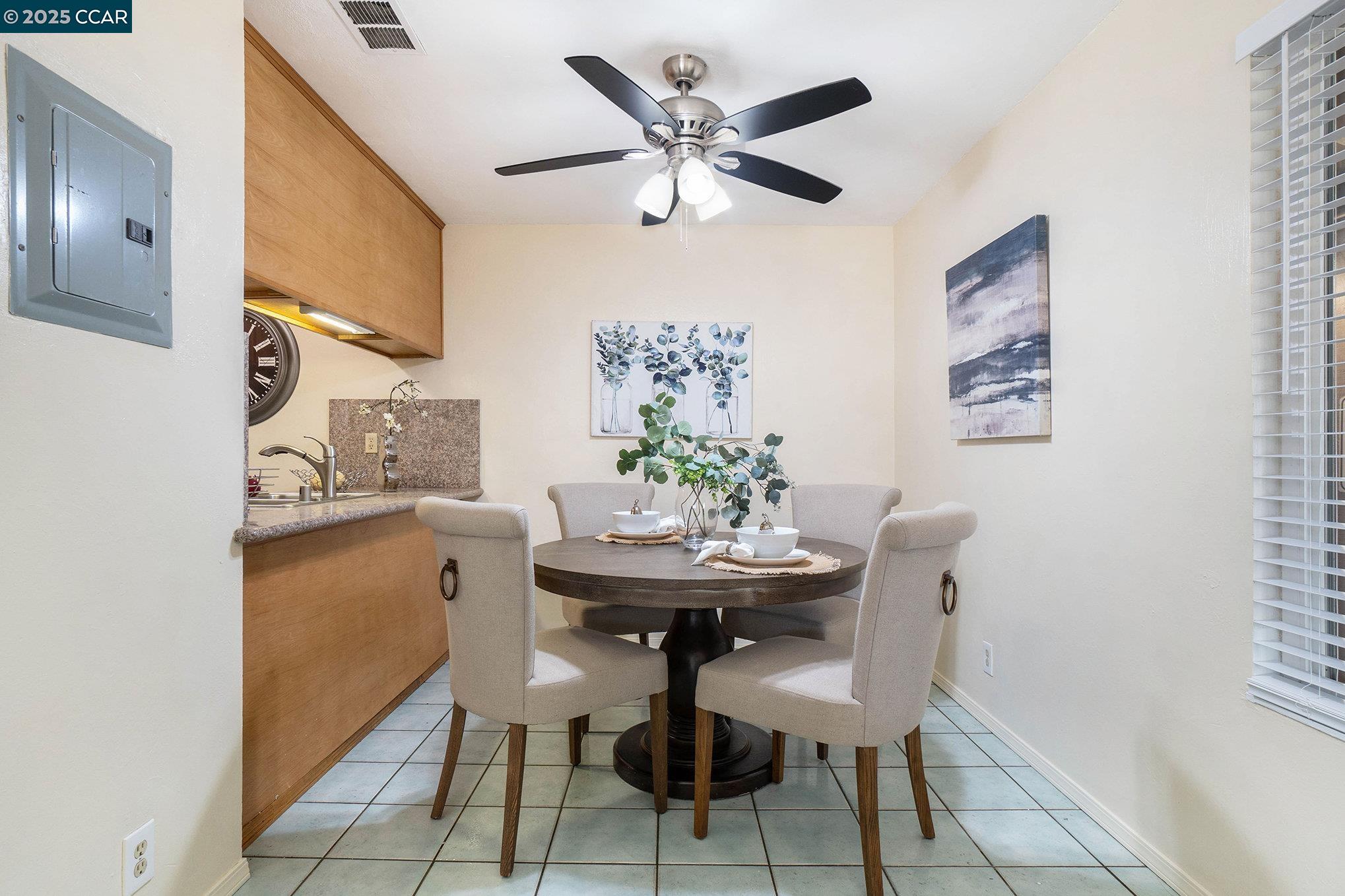 Detail Gallery Image 3 of 16 For 2065 Olivera Rd a,  Concord,  CA 94520 - 2 Beds | 1 Baths