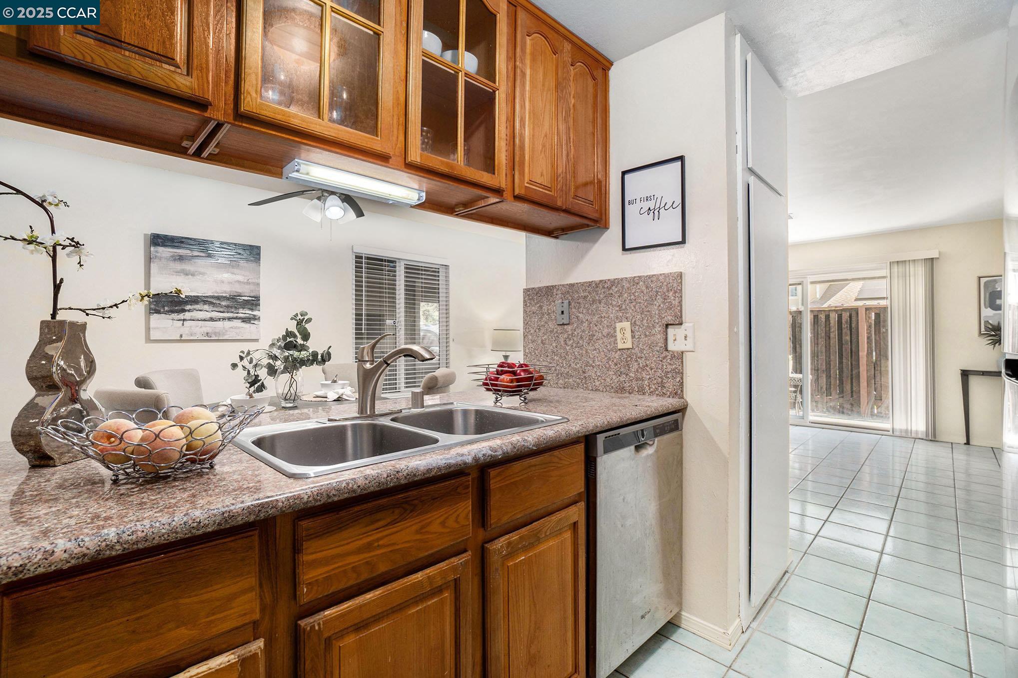 Detail Gallery Image 4 of 16 For 2065 Olivera Rd a,  Concord,  CA 94520 - 2 Beds | 1 Baths